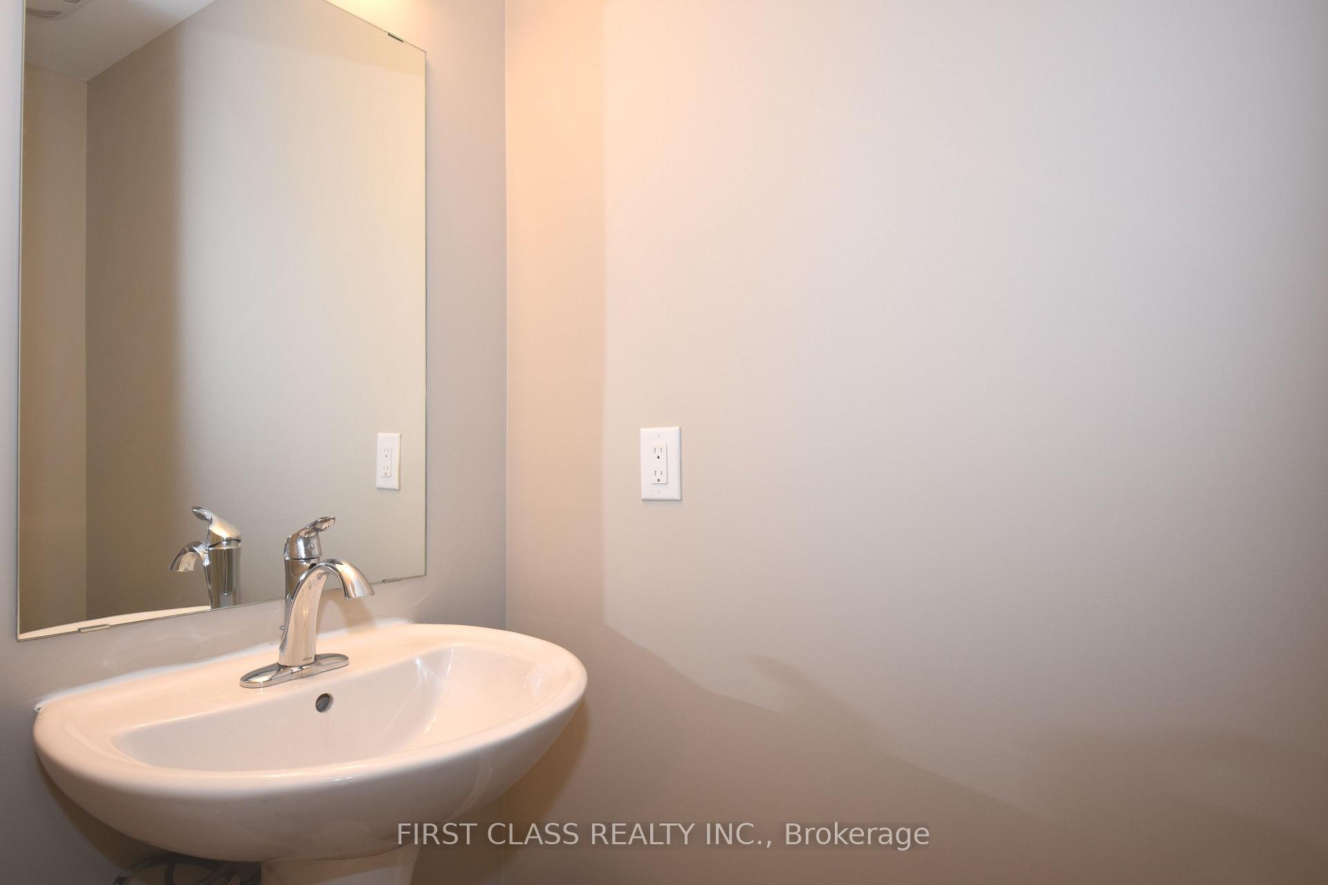Photo 4 of 327 Doak Lane, Newmarket, Gorham-College Manor — HOMEH