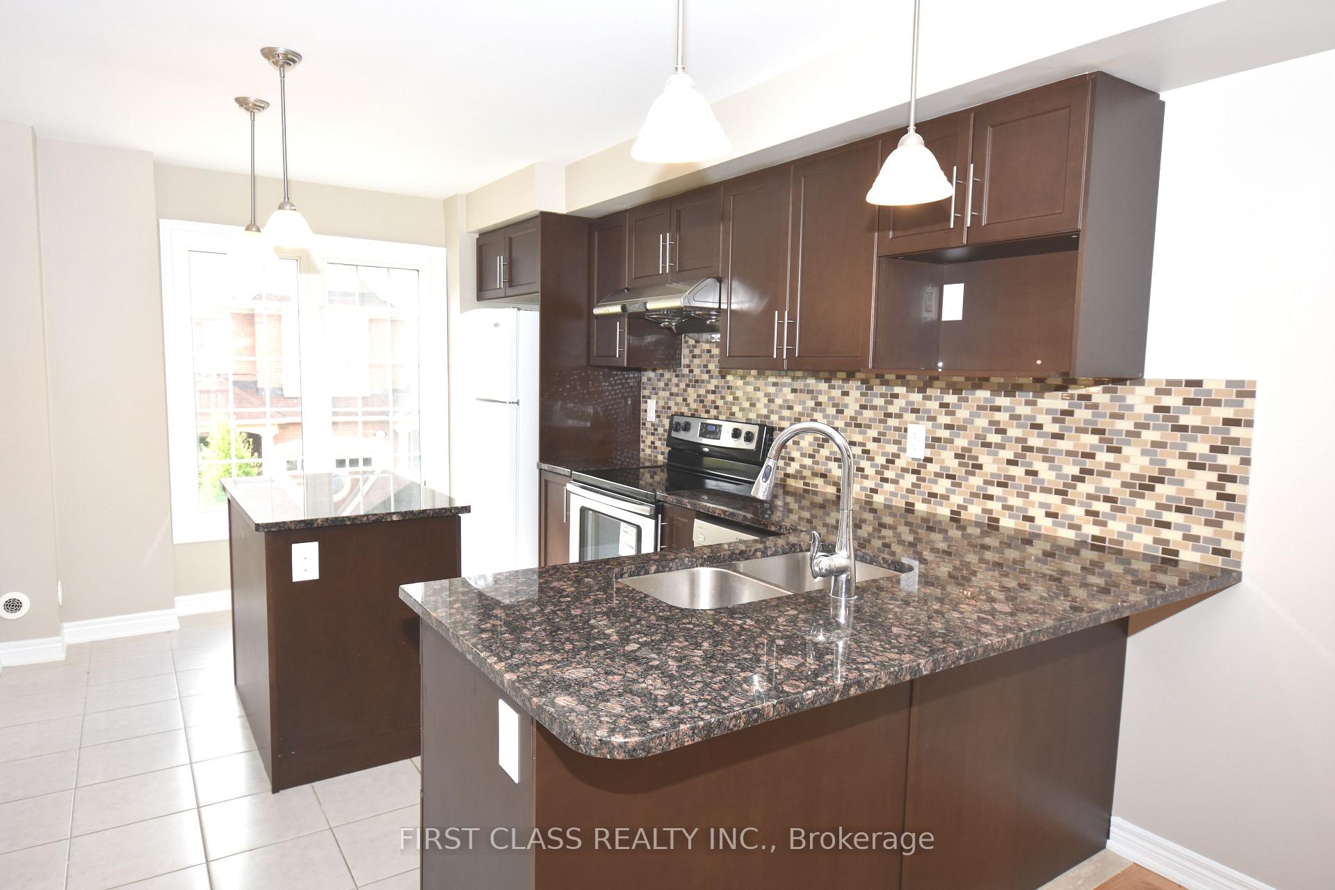 Photo 5 of 327 Doak Lane, Newmarket, Gorham-College Manor — HOMEH
