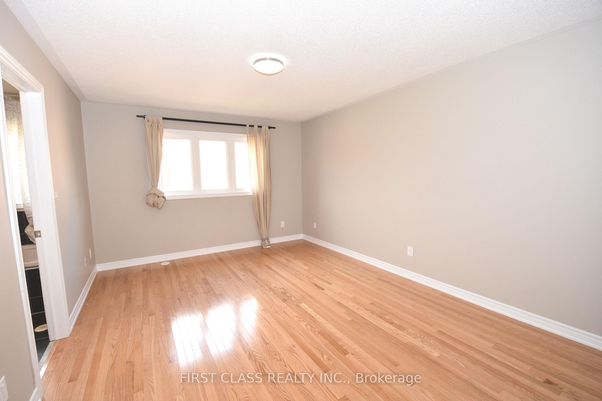 Photo 11 of 327 Doak Lane, Newmarket, Gorham-College Manor — HOMEH