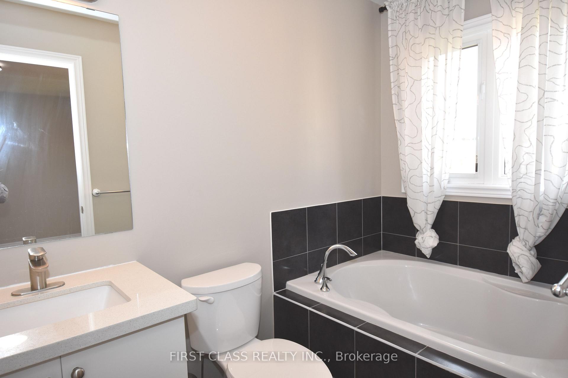 Photo 12 of 327 Doak Lane, Newmarket, Gorham-College Manor — HOMEH