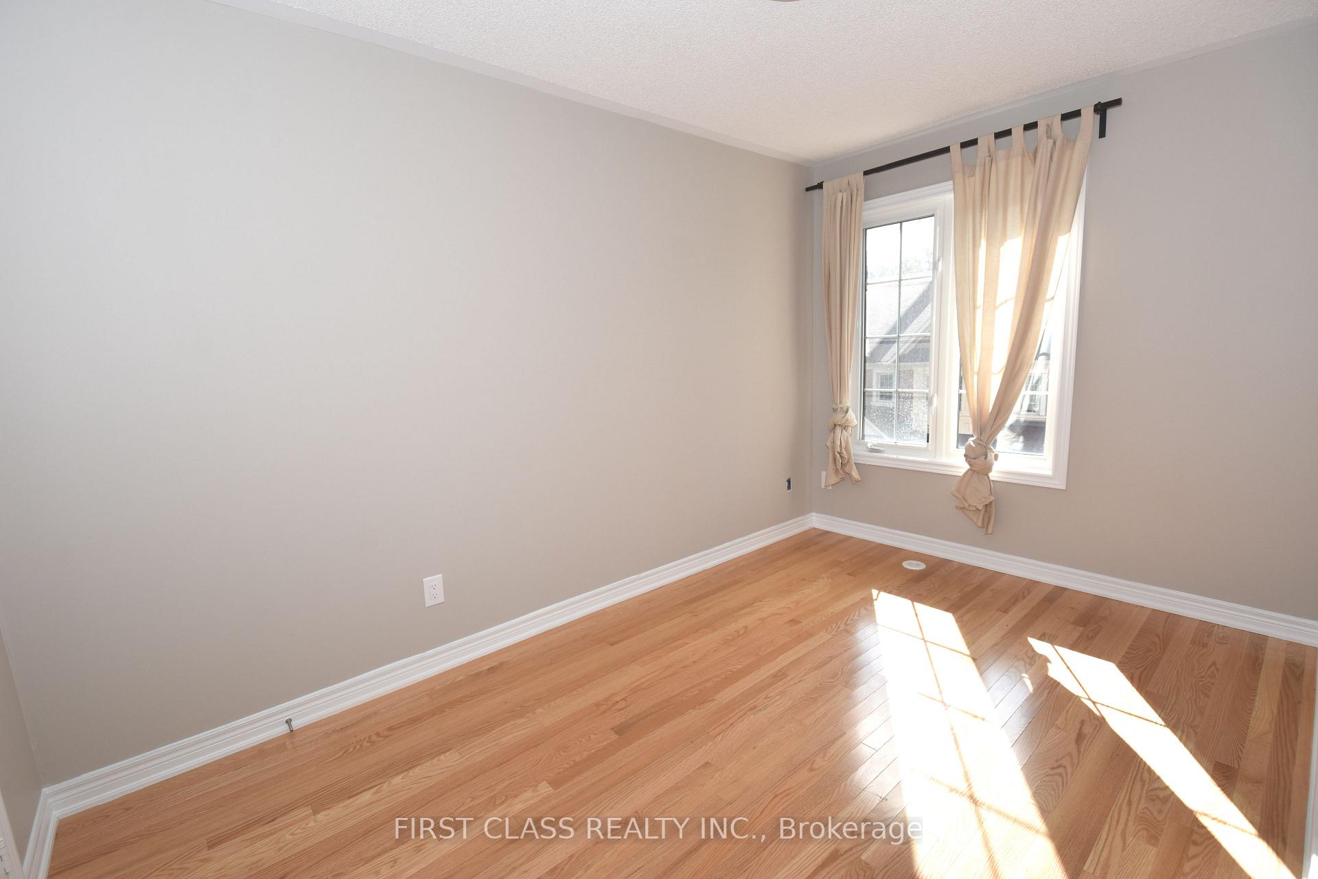 Photo 13 of 327 Doak Lane, Newmarket, Gorham-College Manor — HOMEH