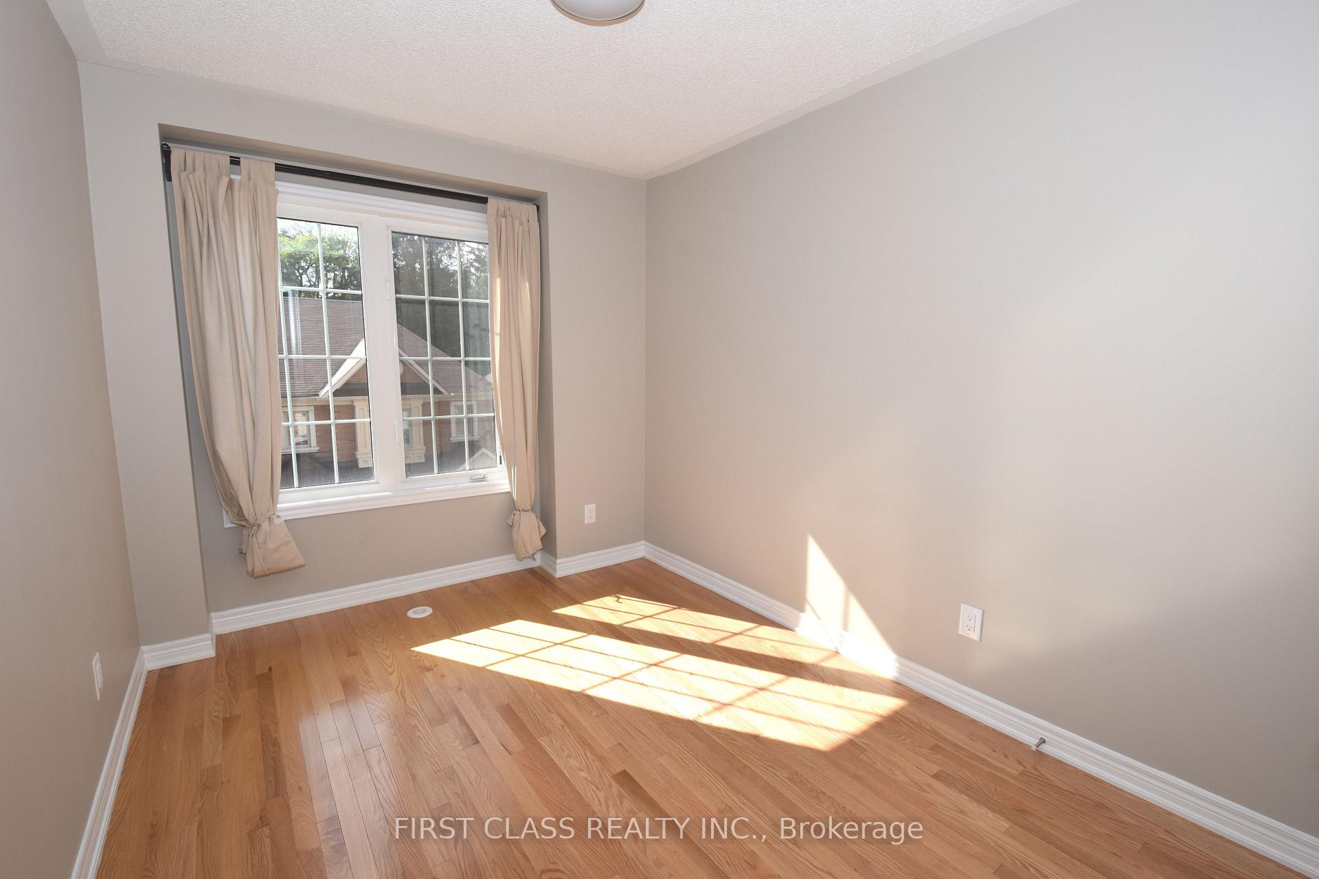 Photo 14 of 327 Doak Lane, Newmarket, Gorham-College Manor — HOMEH