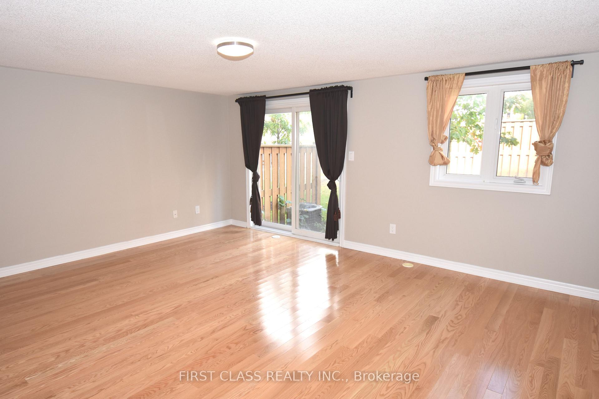 Photo 17 of 327 Doak Lane, Newmarket, Gorham-College Manor — HOMEH