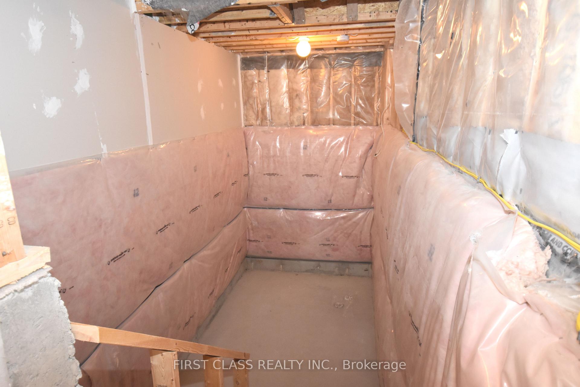 Photo 18 of 327 Doak Lane, Newmarket, Gorham-College Manor — HOMEH