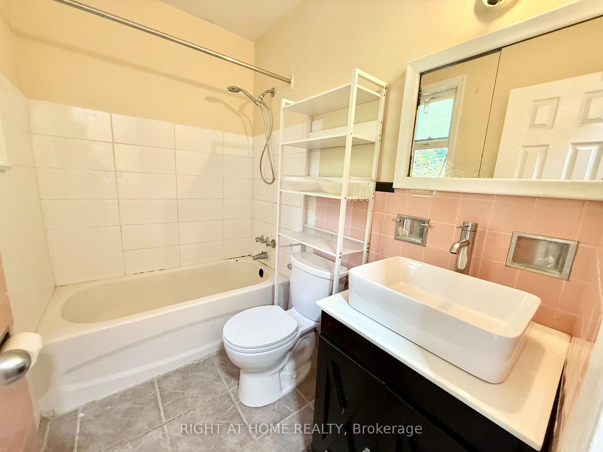 Photo 8 of Unit 2, 538 Merton Street, Toronto, Mount Pleasant East — HOMEH