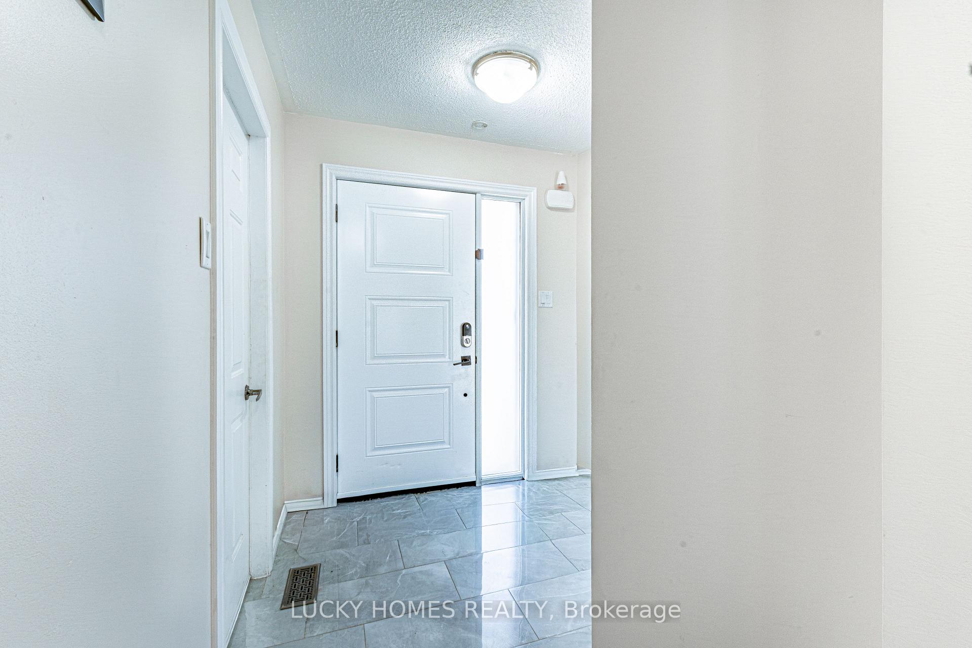 Photo 3 of 65 Lyfytt Crescent, Barrie, West Bayfield — HOMEH