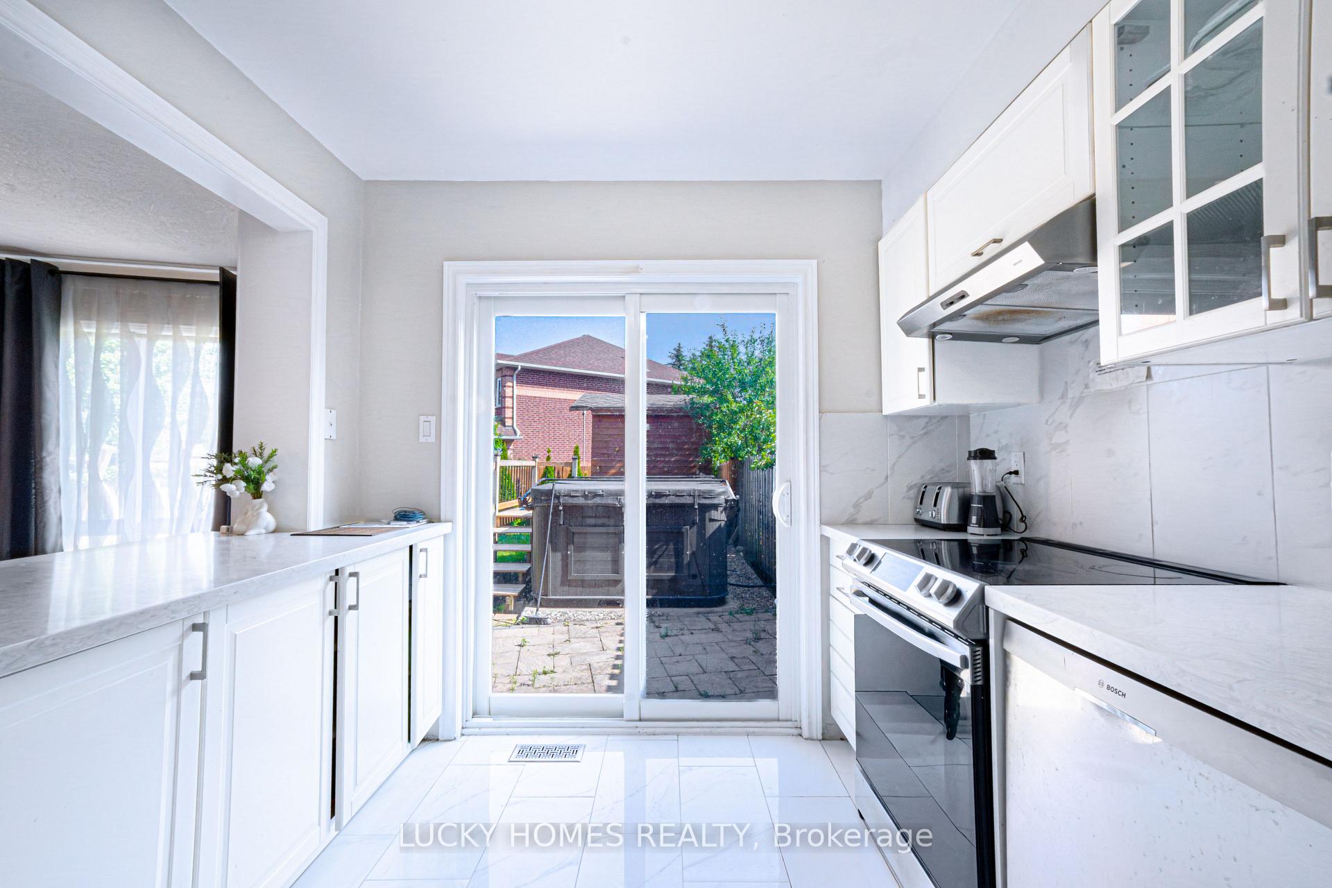 Photo 10 of 65 Lyfytt Crescent, Barrie, West Bayfield — HOMEH
