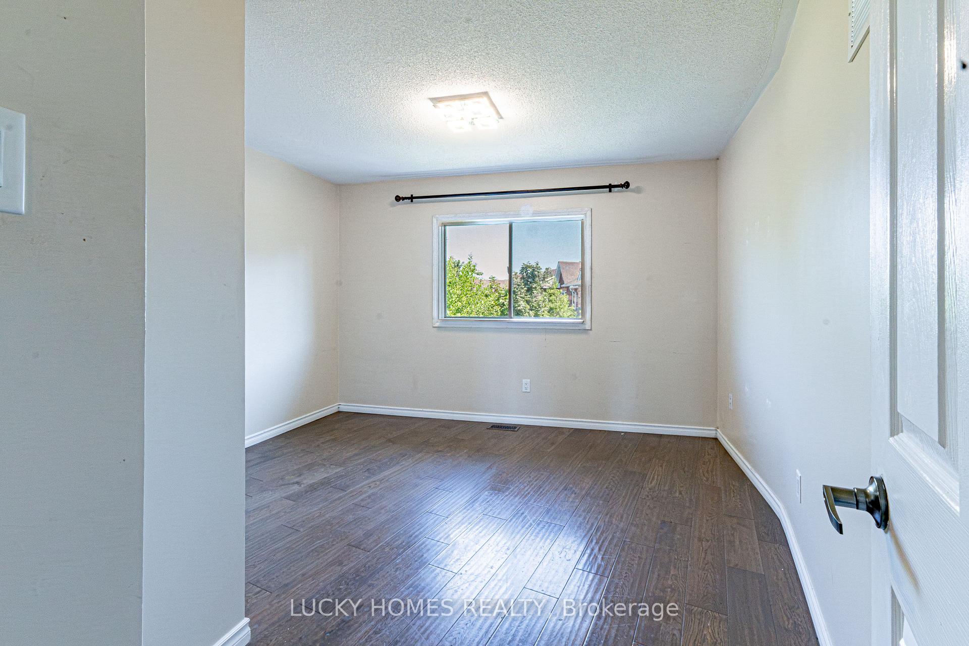 Photo 18 of 65 Lyfytt Crescent, Barrie, West Bayfield — HOMEH