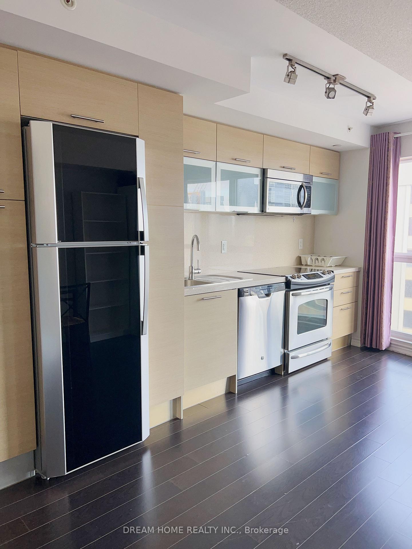 Photo 2 of Unit 1806, 386 Yonge Street, Toronto, Bay Street Corridor — HOMEH