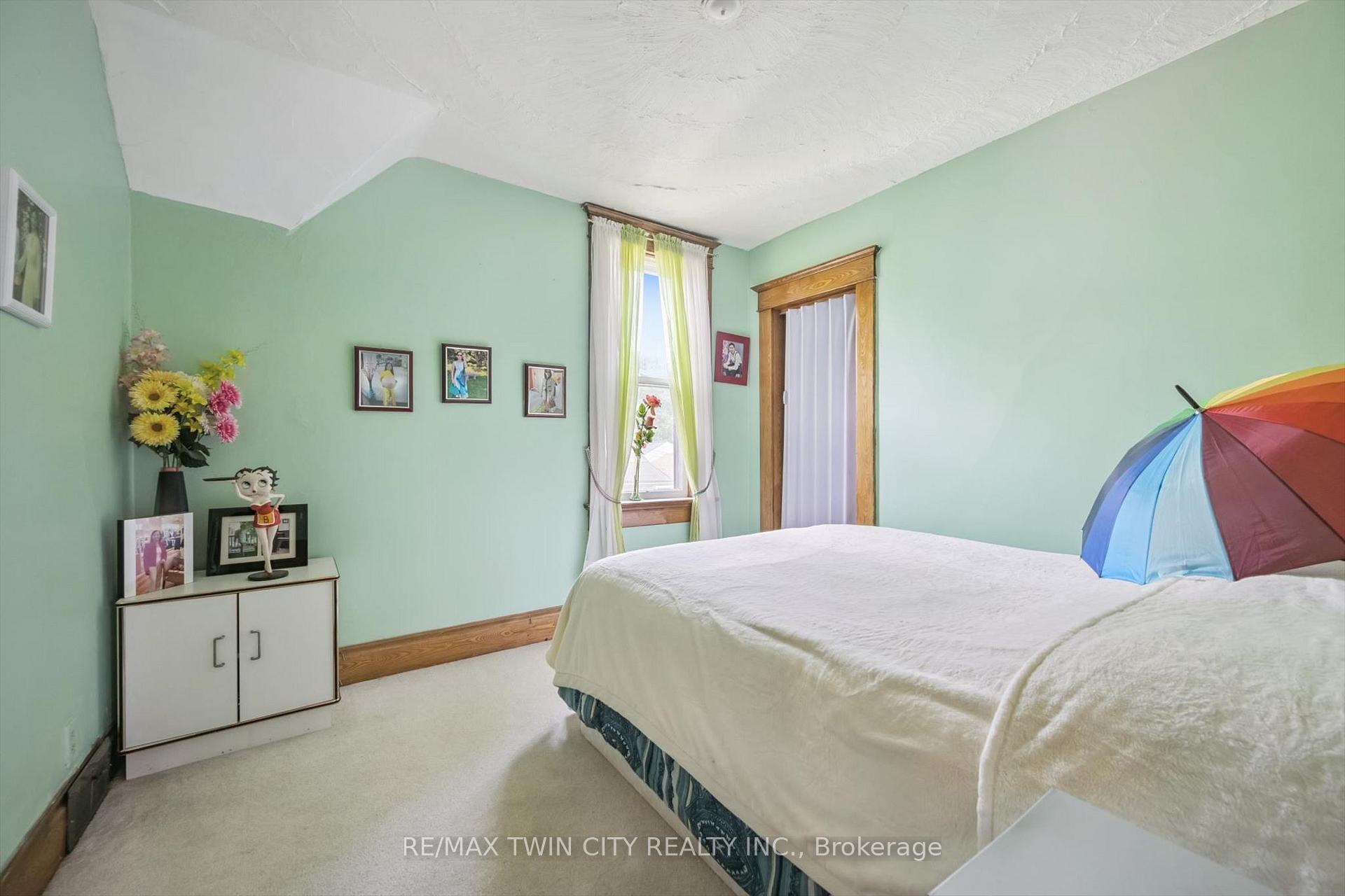 Photo 26 of 44 Walter Street, Kitchener, KW Hospital — HOMEH