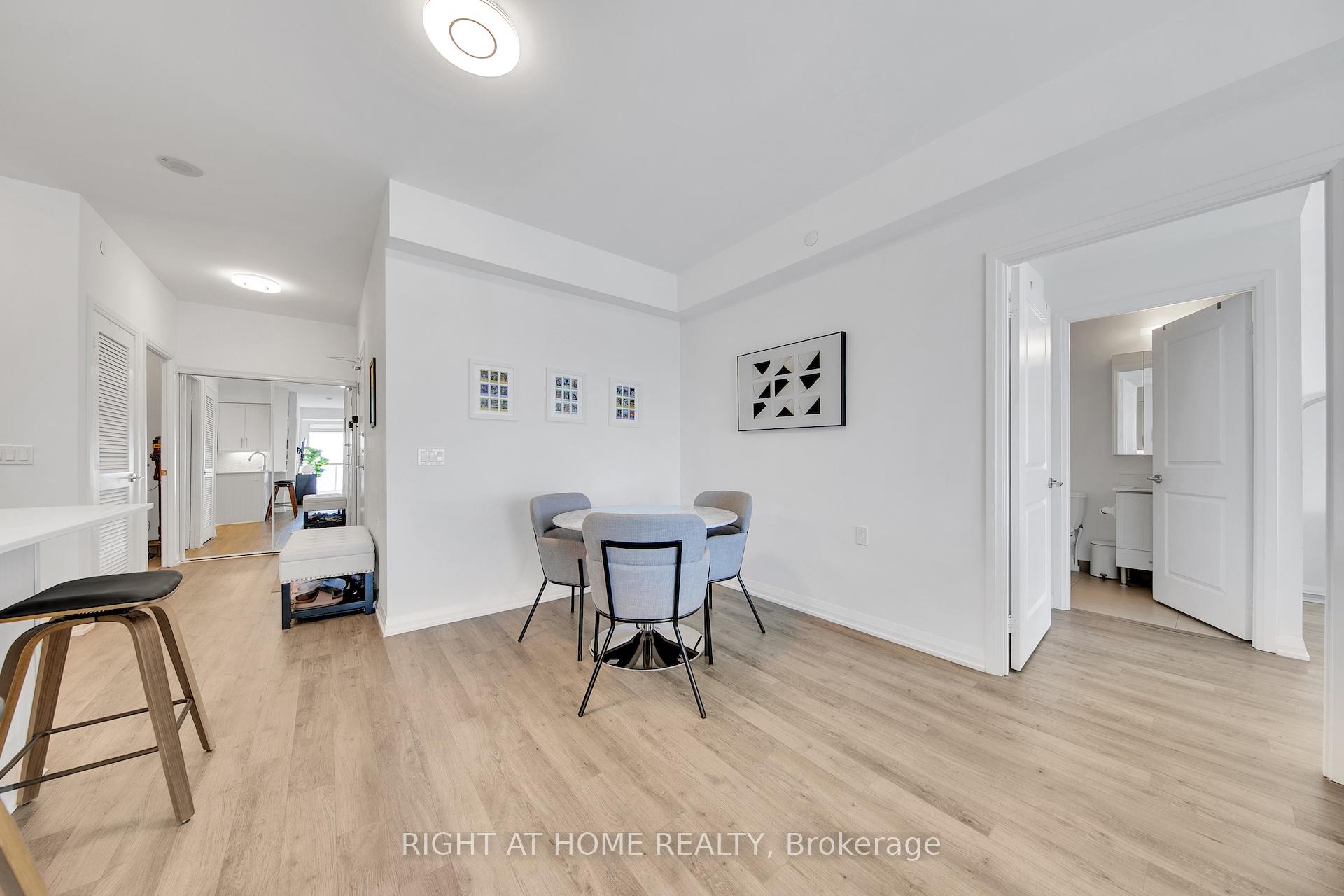 Photo 6 of Unit 903, 65 Oneida Crescent, Richmond Hill, Langstaff — HOMEH