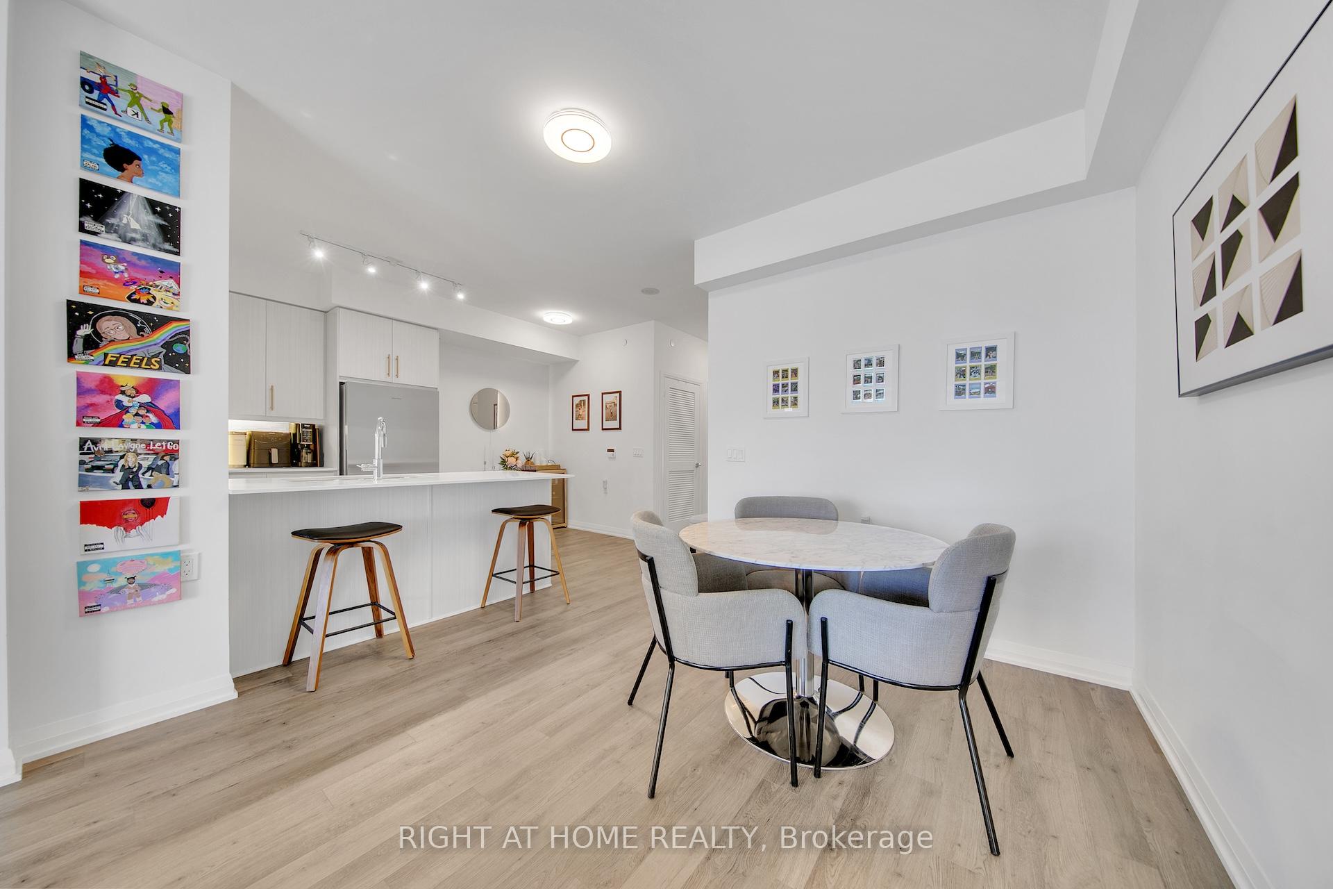 Photo 7 of Unit 903, 65 Oneida Crescent, Richmond Hill, Langstaff — HOMEH