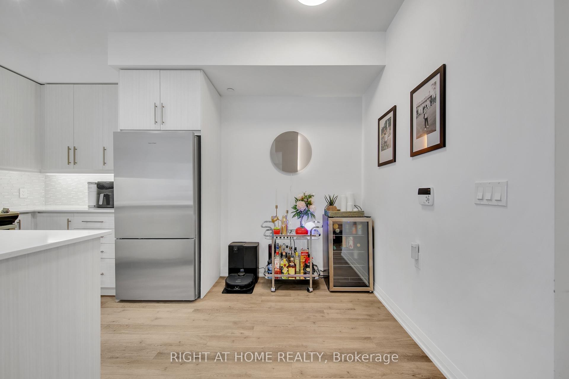 Photo 9 of Unit 903, 65 Oneida Crescent, Richmond Hill, Langstaff — HOMEH