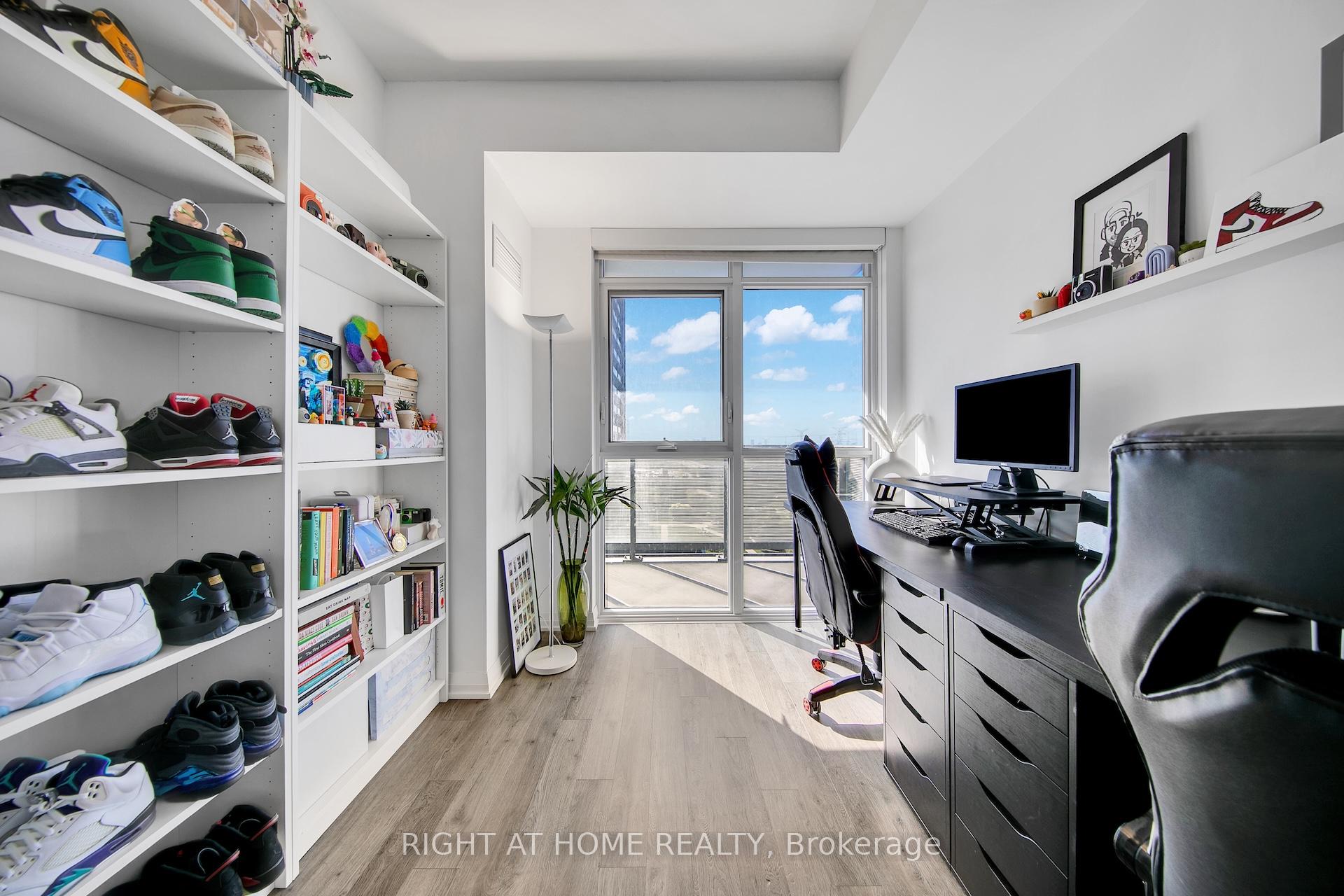 Photo 12 of Unit 903, 65 Oneida Crescent, Richmond Hill, Langstaff — HOMEH