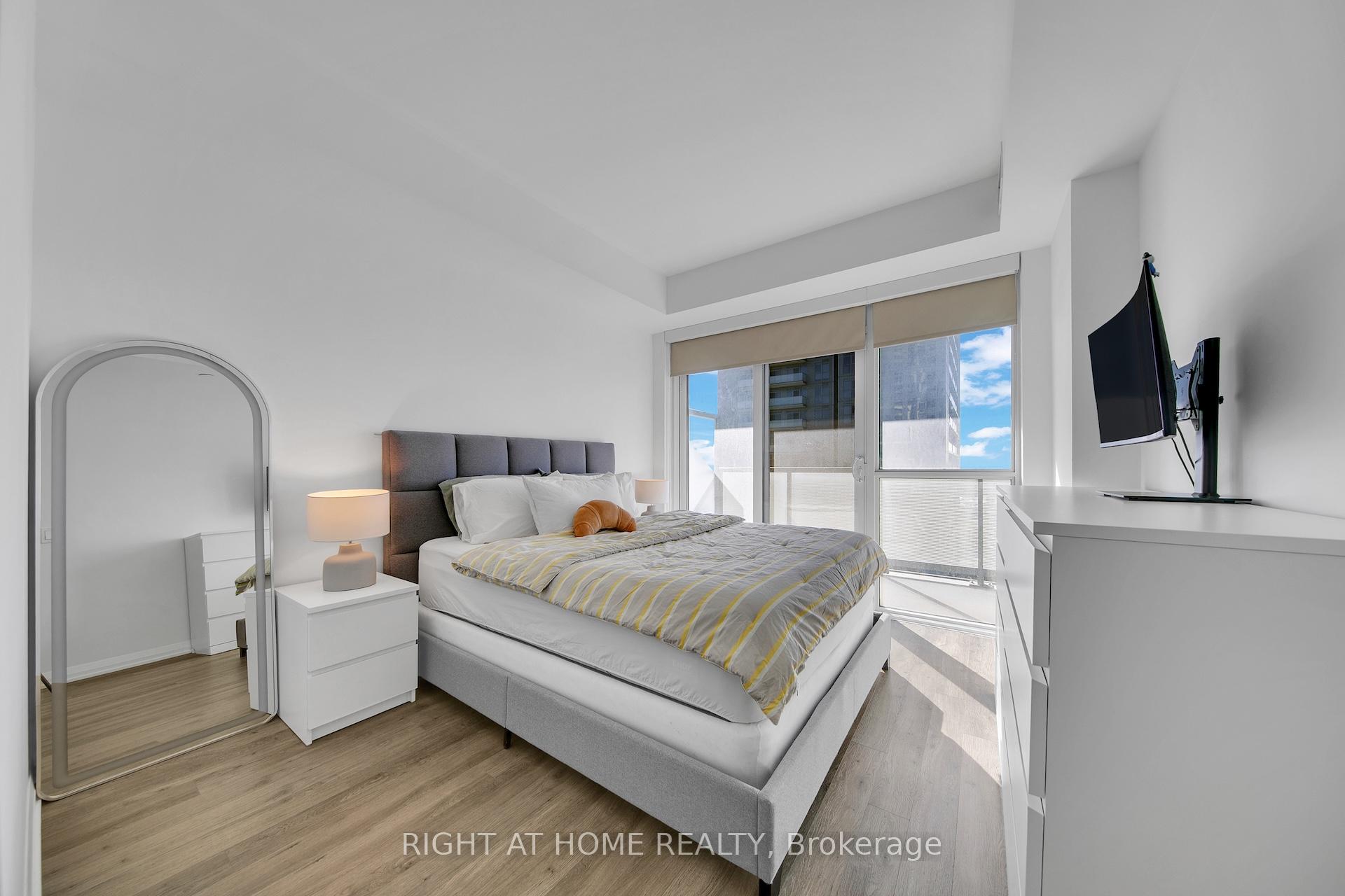 Photo 13 of Unit 903, 65 Oneida Crescent, Richmond Hill, Langstaff — HOMEH