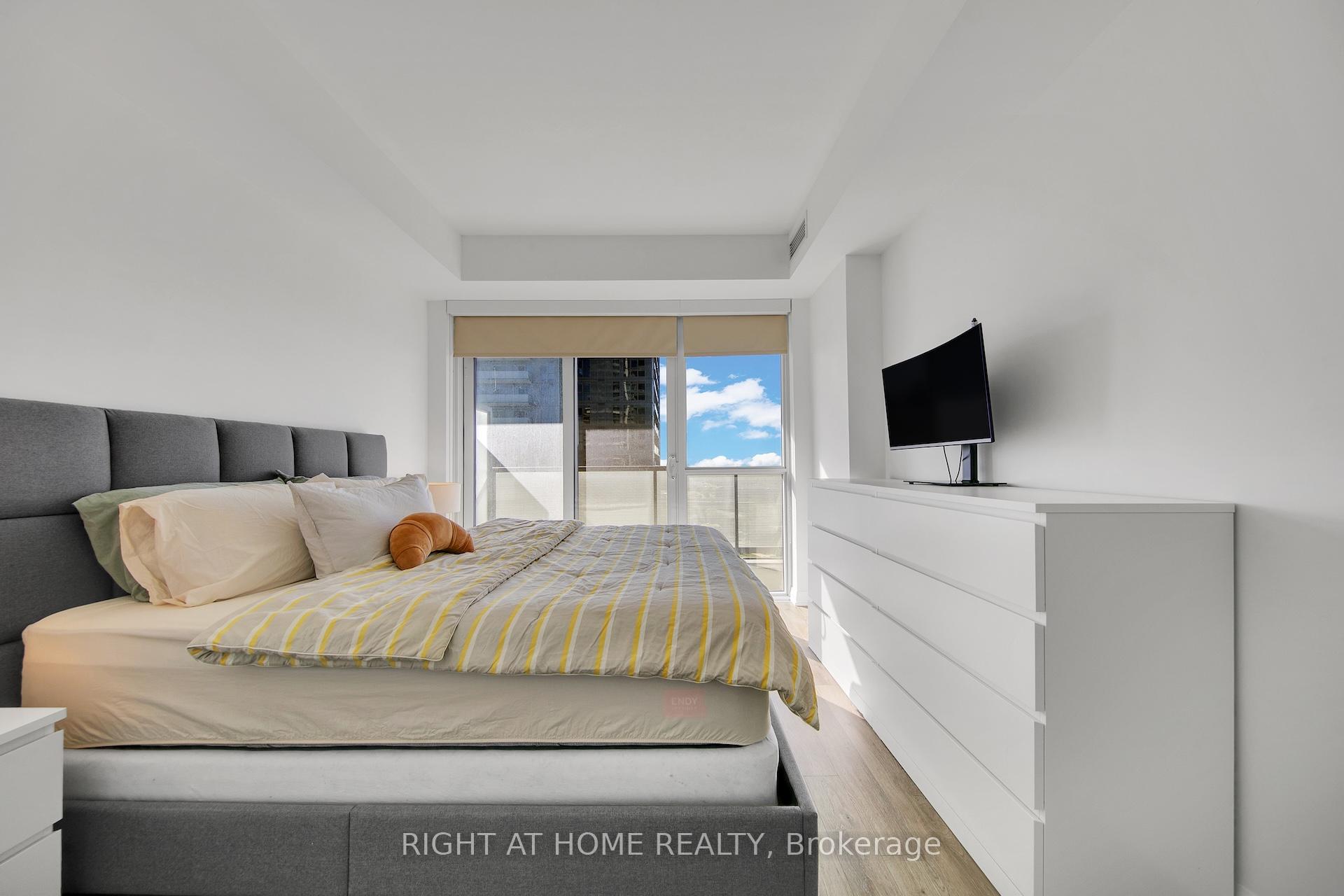 Photo 14 of Unit 903, 65 Oneida Crescent, Richmond Hill, Langstaff — HOMEH