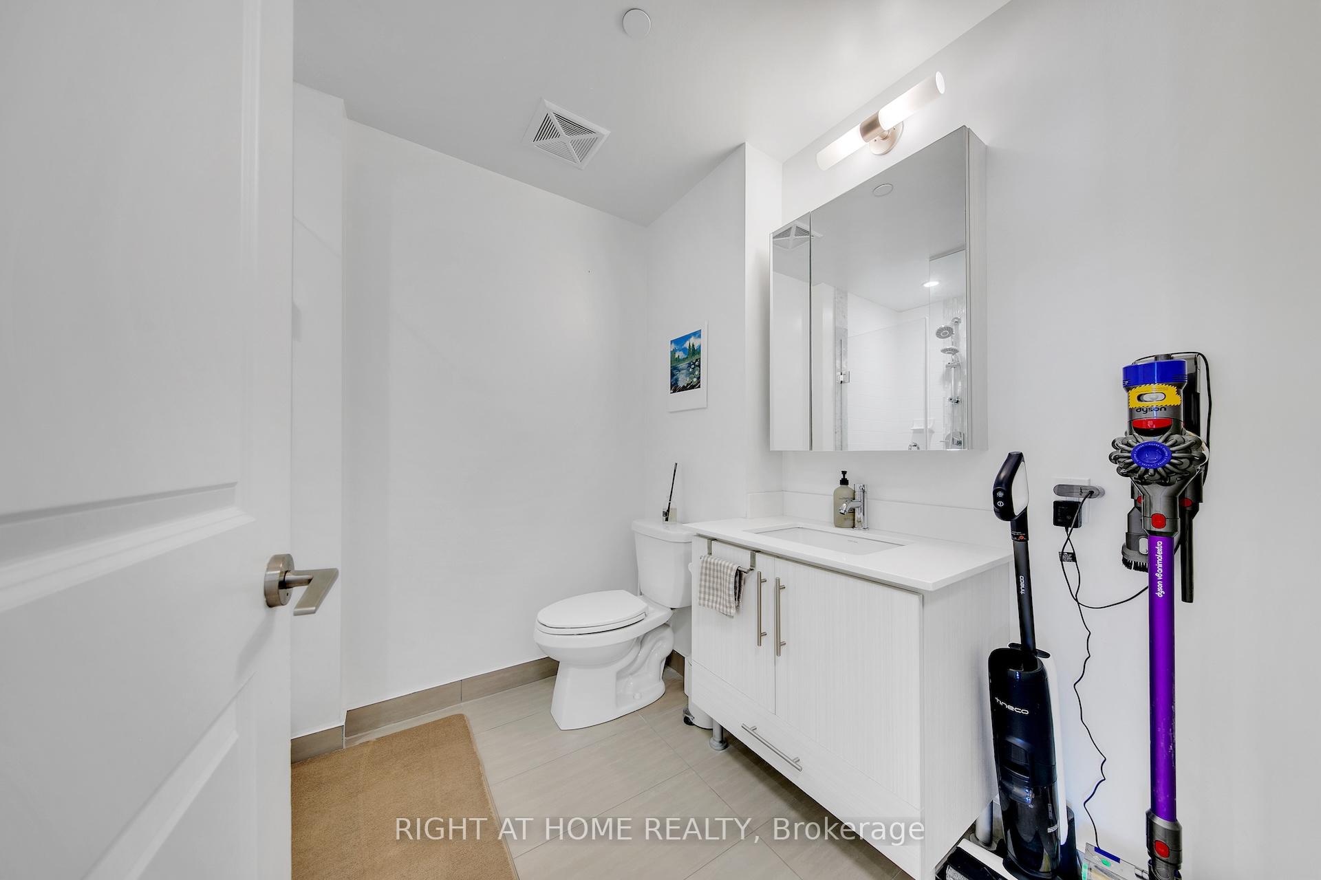 Photo 16 of Unit 903, 65 Oneida Crescent, Richmond Hill, Langstaff — HOMEH