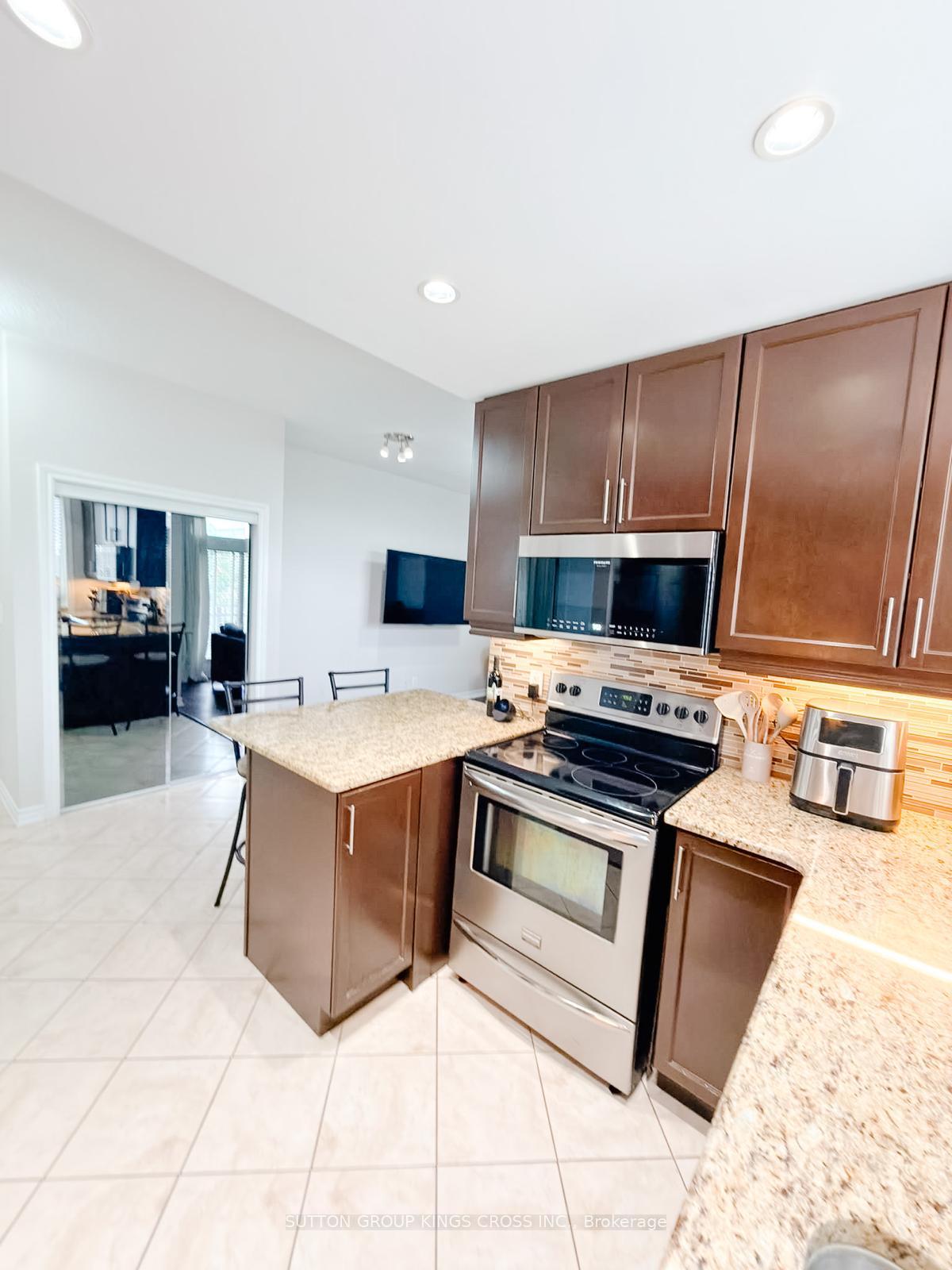 Photo 11 of Unit 320, 5327 Upper Middle Road, Burlington, Orchard — HOMEH