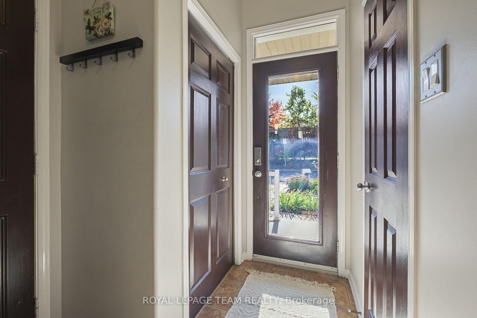 Photo 3 of 215 Parkrose Private, Ottawa, Chatelaine Village — HOMEH