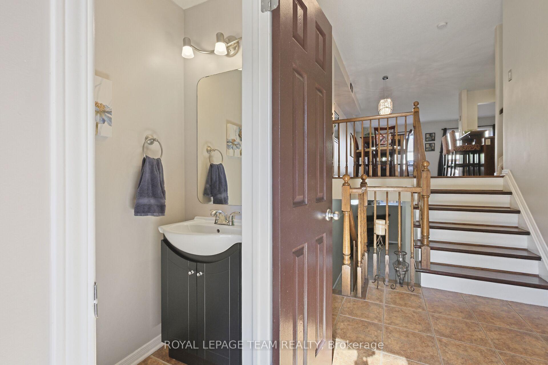 Photo 5 of 215 Parkrose Private, Ottawa, Chatelaine Village — HOMEH