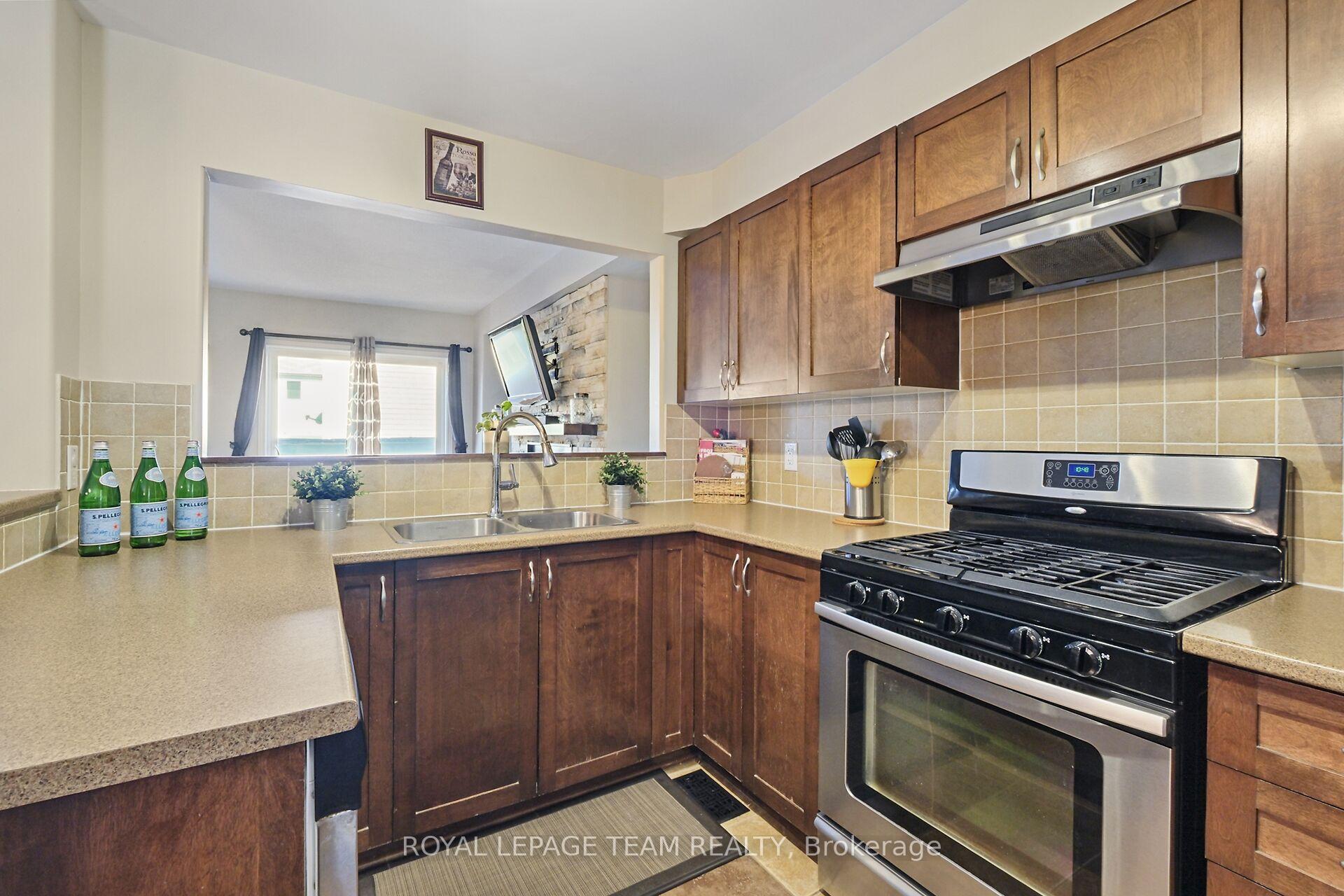 Photo 10 of 215 Parkrose Private, Ottawa, Chatelaine Village — HOMEH