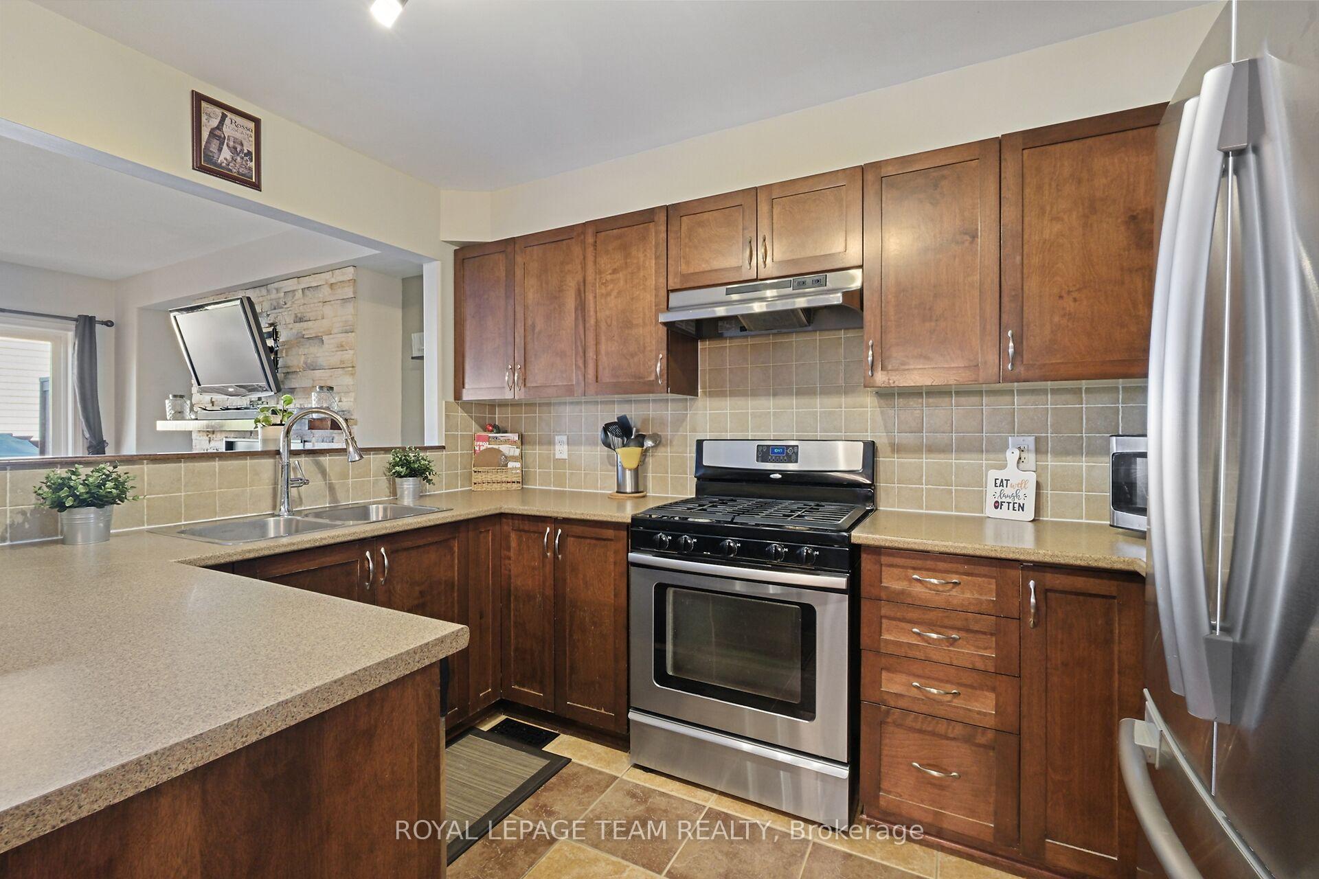 Photo 11 of 215 Parkrose Private, Ottawa, Chatelaine Village — HOMEH