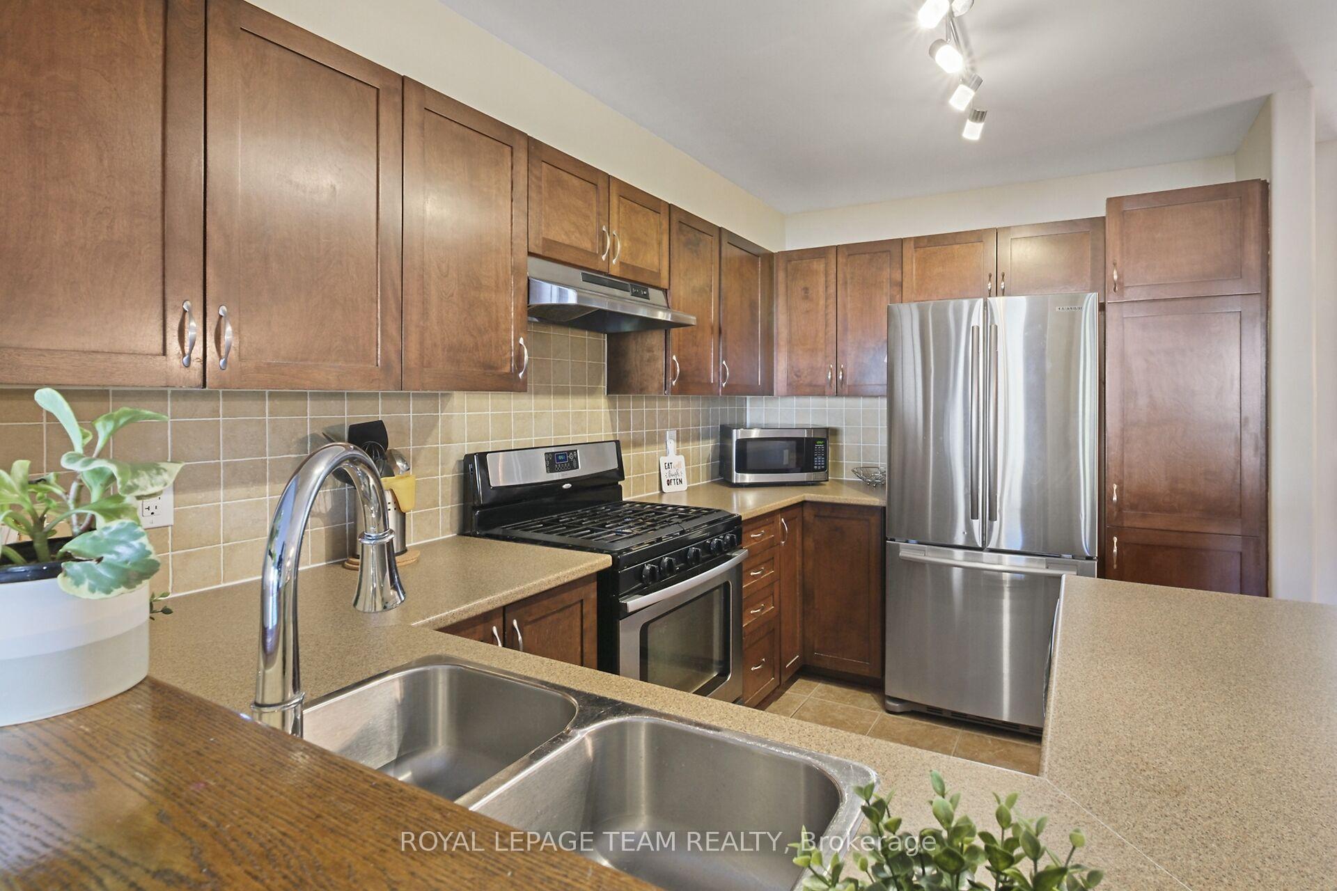 Photo 12 of 215 Parkrose Private, Ottawa, Chatelaine Village — HOMEH