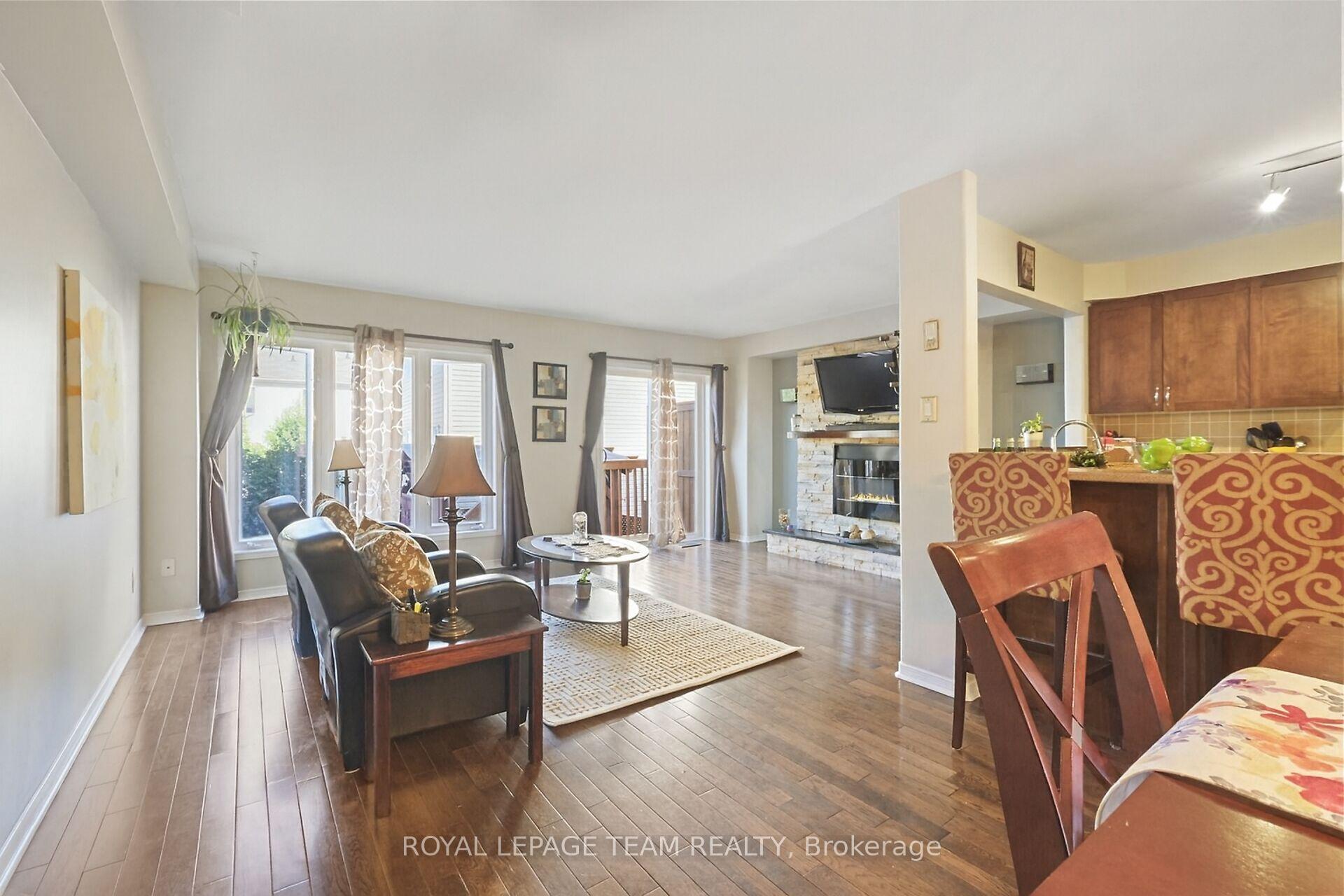 Photo 13 of 215 Parkrose Private, Ottawa, Chatelaine Village — HOMEH