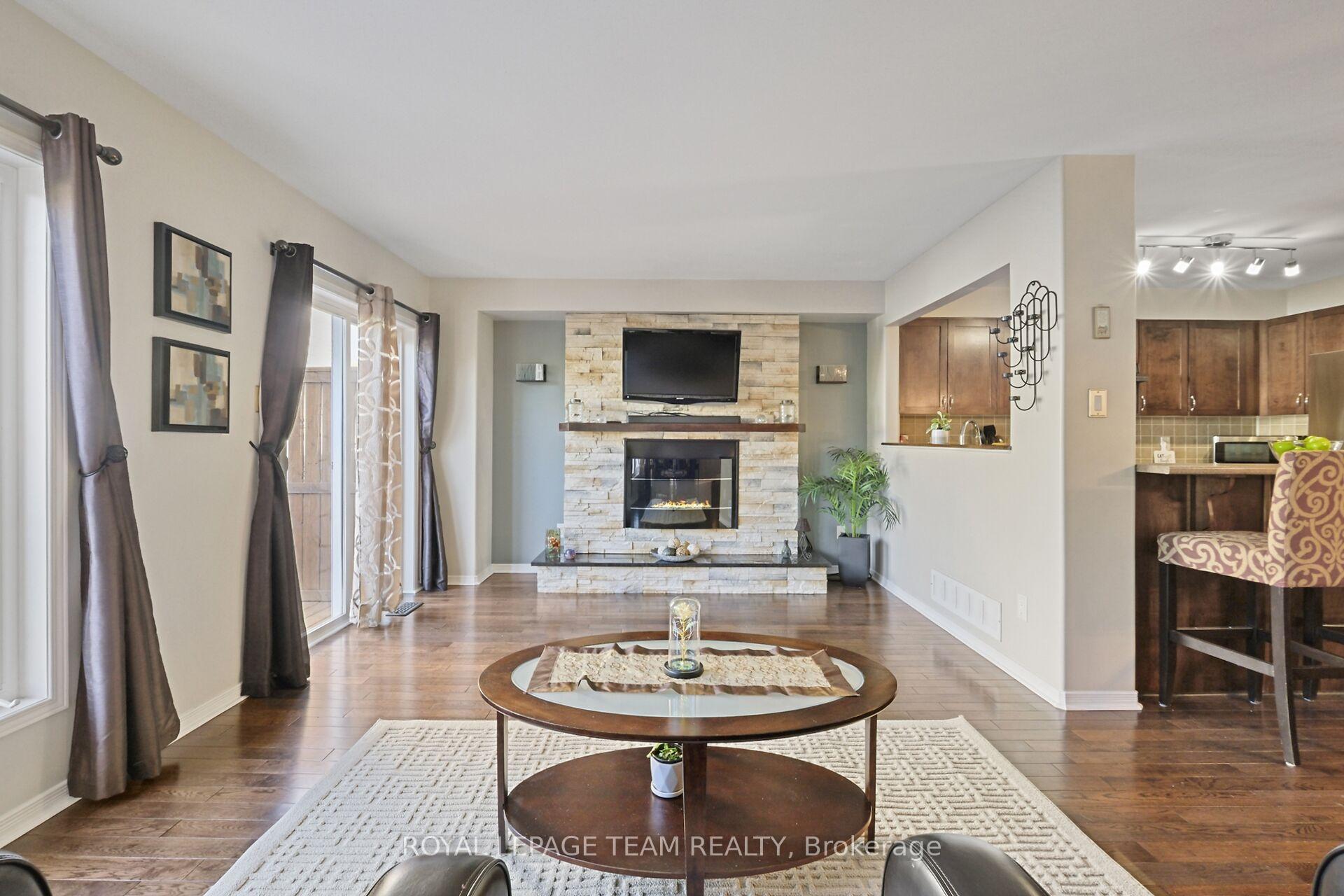 Photo 15 of 215 Parkrose Private, Ottawa, Chatelaine Village — HOMEH