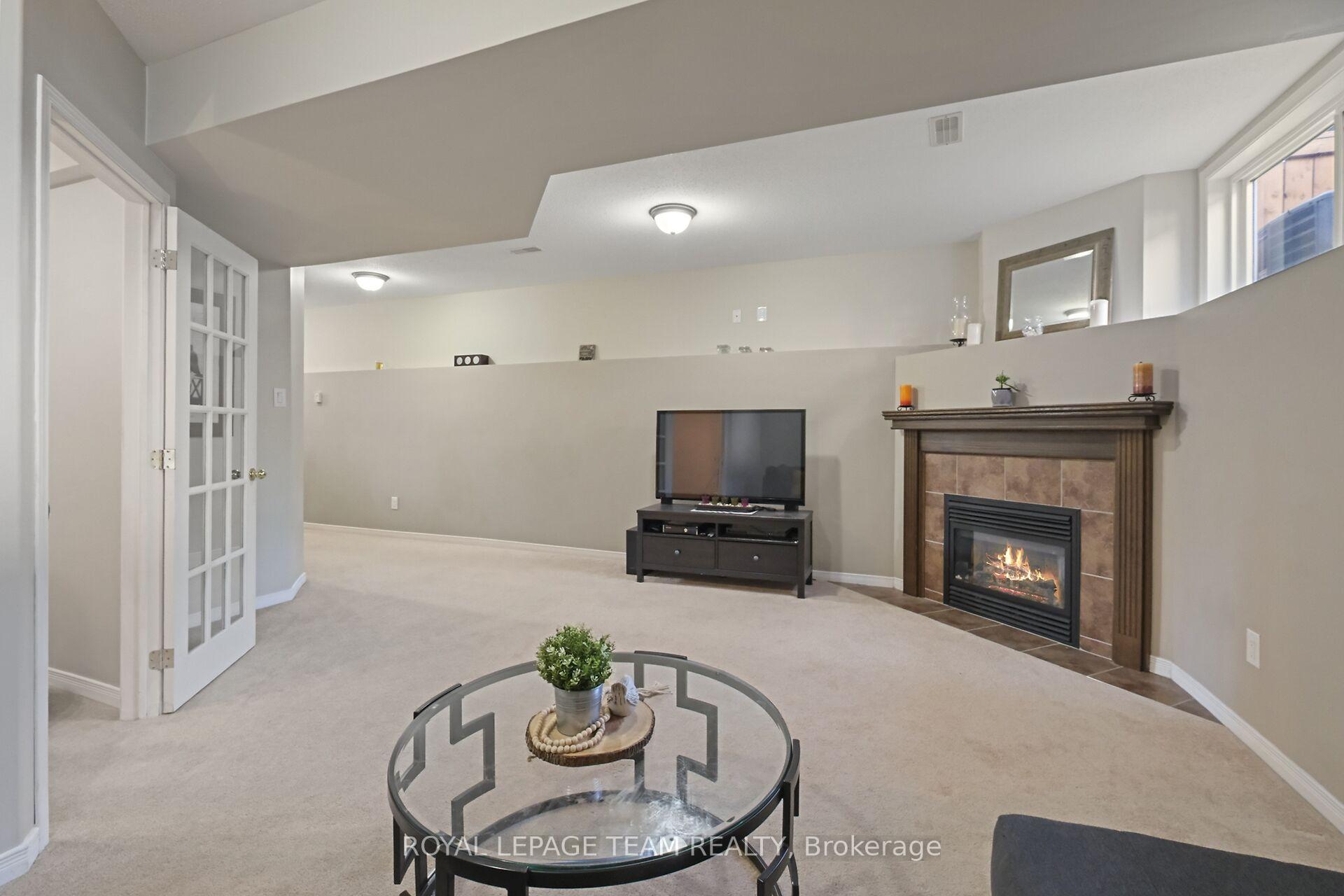 Photo 33 of 215 Parkrose Private, Ottawa, Chatelaine Village — HOMEH