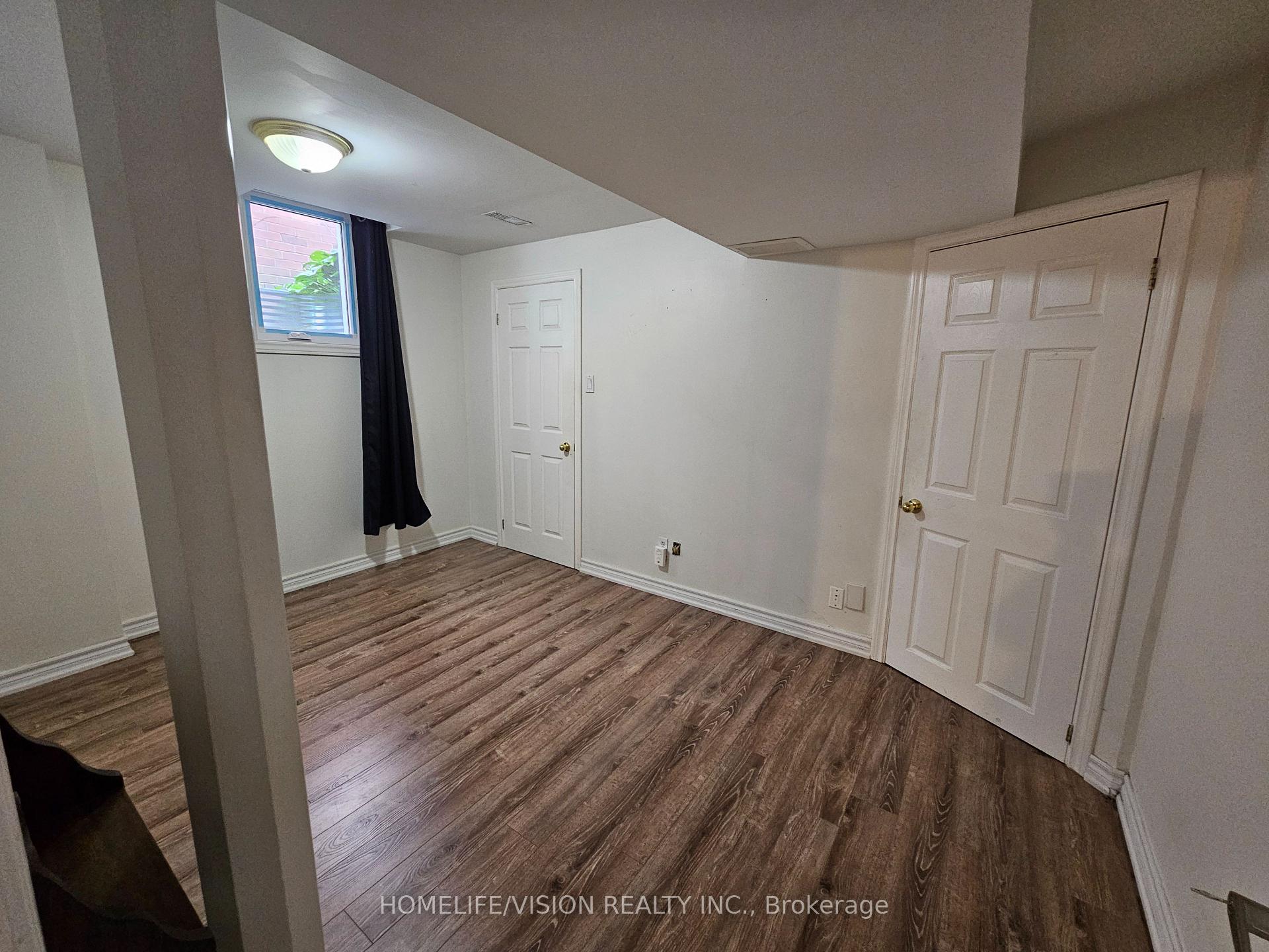 Photo 3 of Unit Upper, 596 Skinner Avenue, Newmarket, Stonehaven-Wyndham — HOMEH