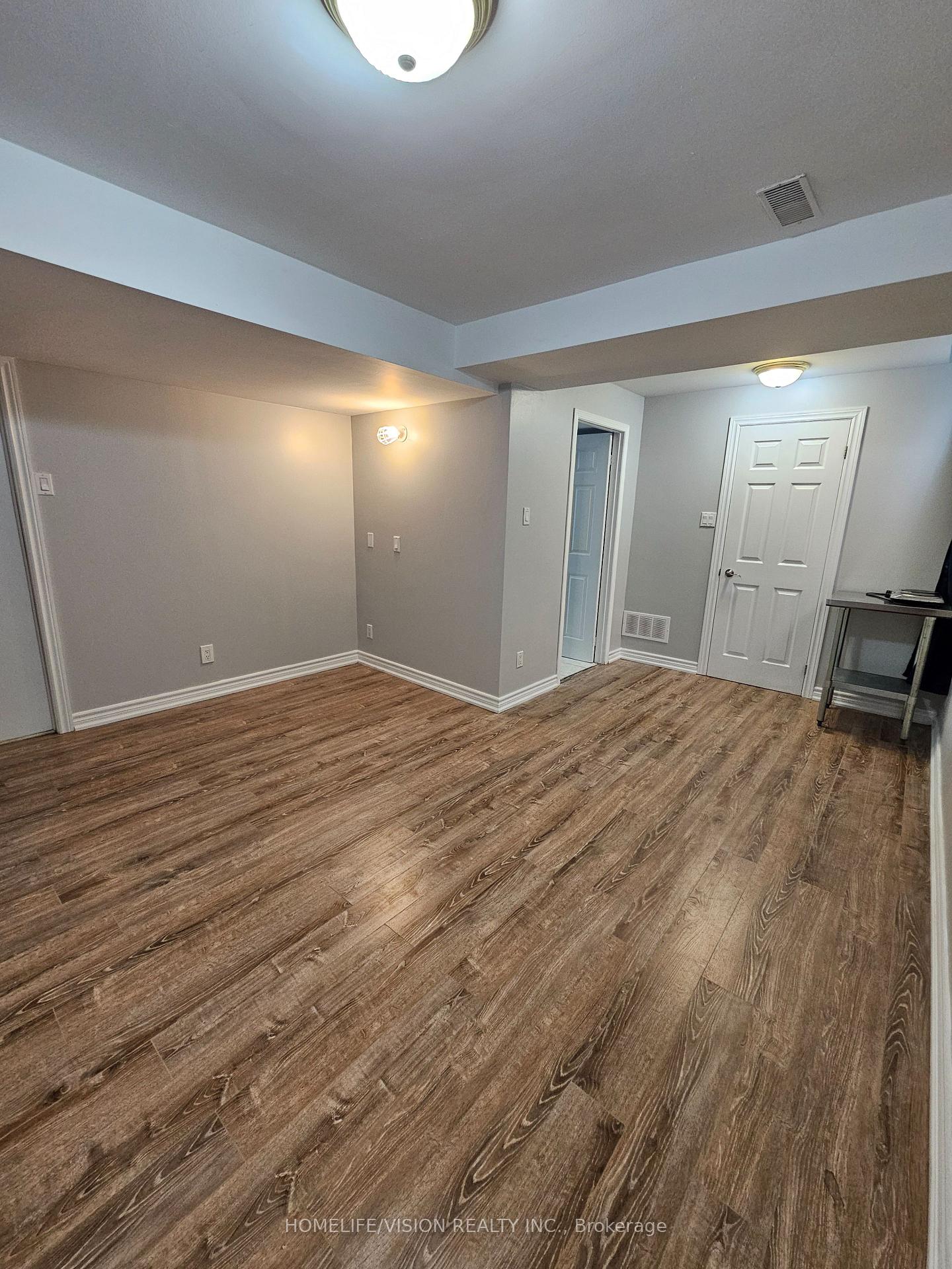Photo 4 of Unit Upper, 596 Skinner Avenue, Newmarket, Stonehaven-Wyndham — HOMEH