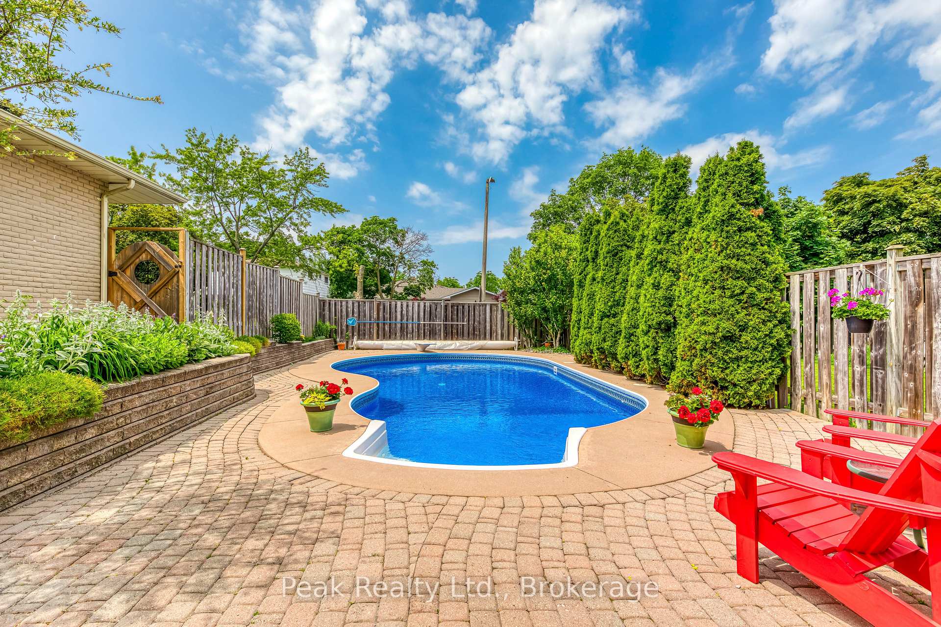 Photo 2 of 2235 Waycross Crescent, Mississauga, Sheridan — HOMEH