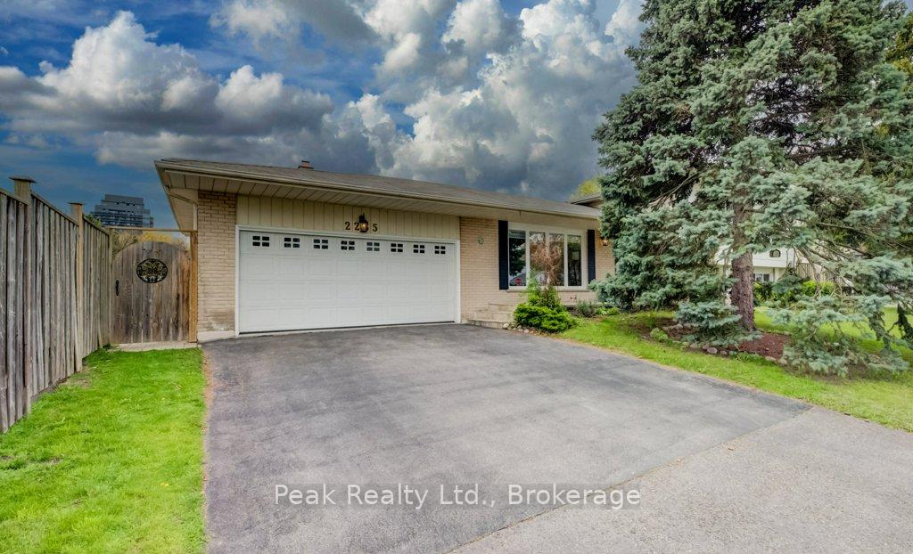 Photo 6 of 2235 Waycross Crescent, Mississauga, Sheridan — HOMEH