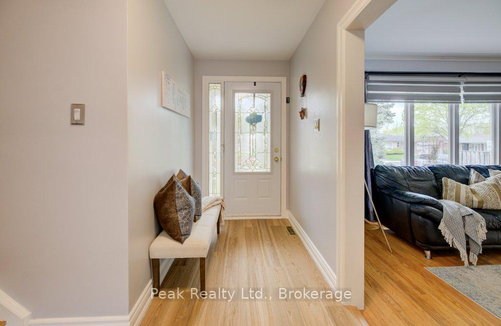 Photo 8 of 2235 Waycross Crescent, Mississauga, Sheridan — HOMEH