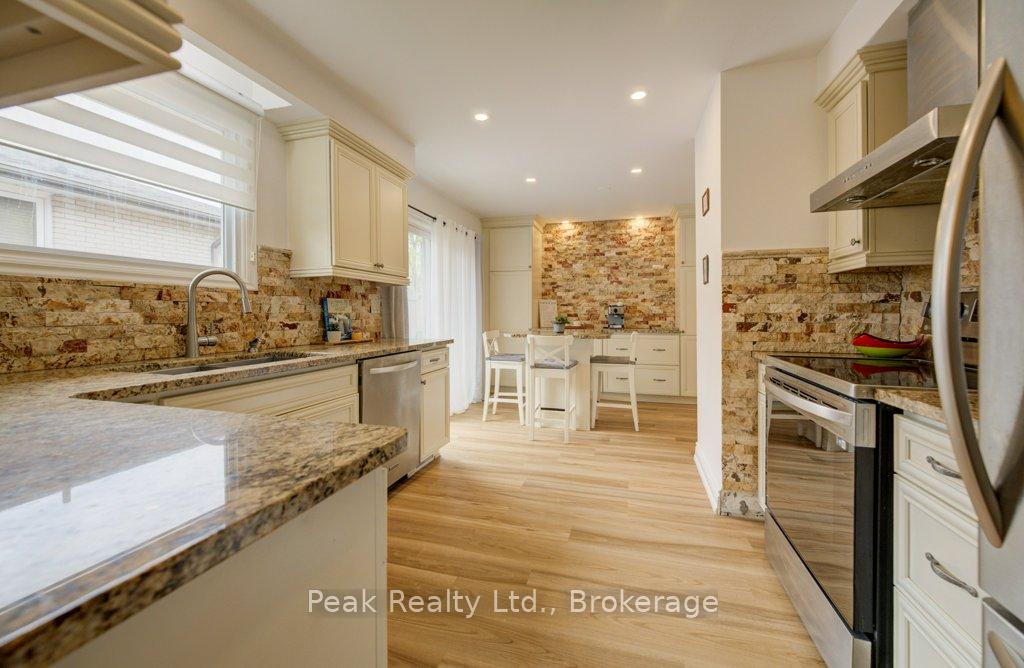 Photo 14 of 2235 Waycross Crescent, Mississauga, Sheridan — HOMEH