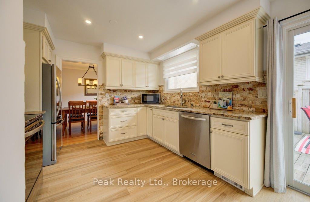 Photo 17 of 2235 Waycross Crescent, Mississauga, Sheridan — HOMEH