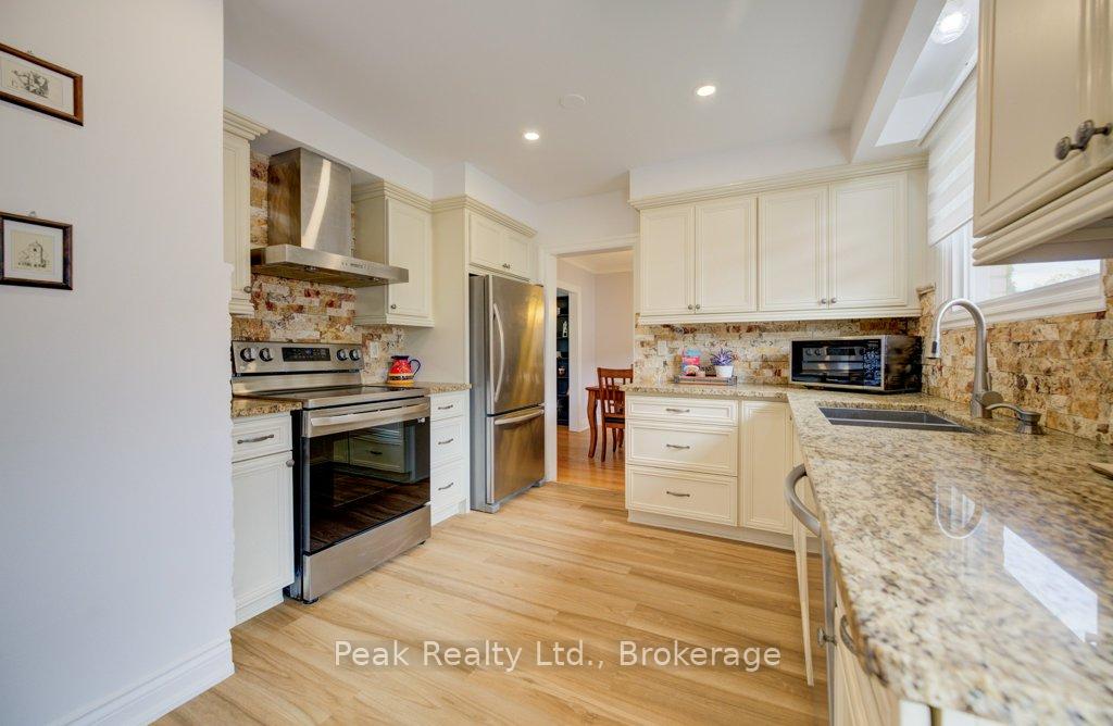 Photo 18 of 2235 Waycross Crescent, Mississauga, Sheridan — HOMEH