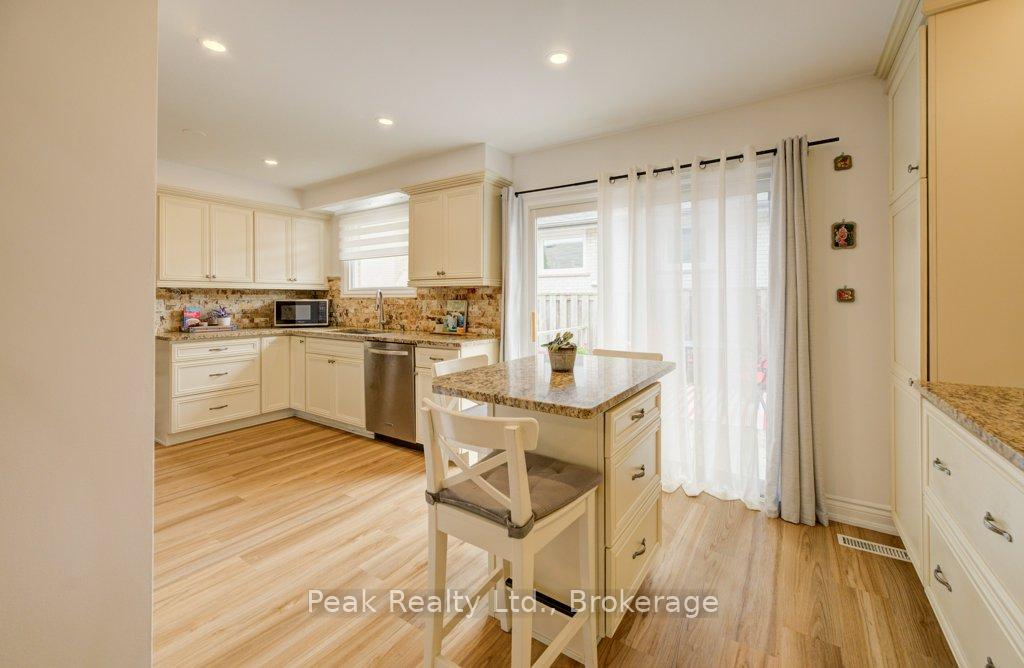 Photo 19 of 2235 Waycross Crescent, Mississauga, Sheridan — HOMEH