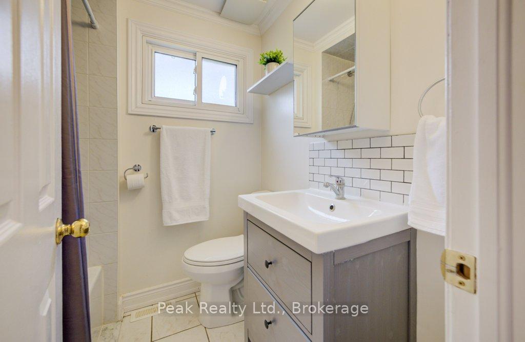 Photo 36 of 2235 Waycross Crescent, Mississauga, Sheridan — HOMEH