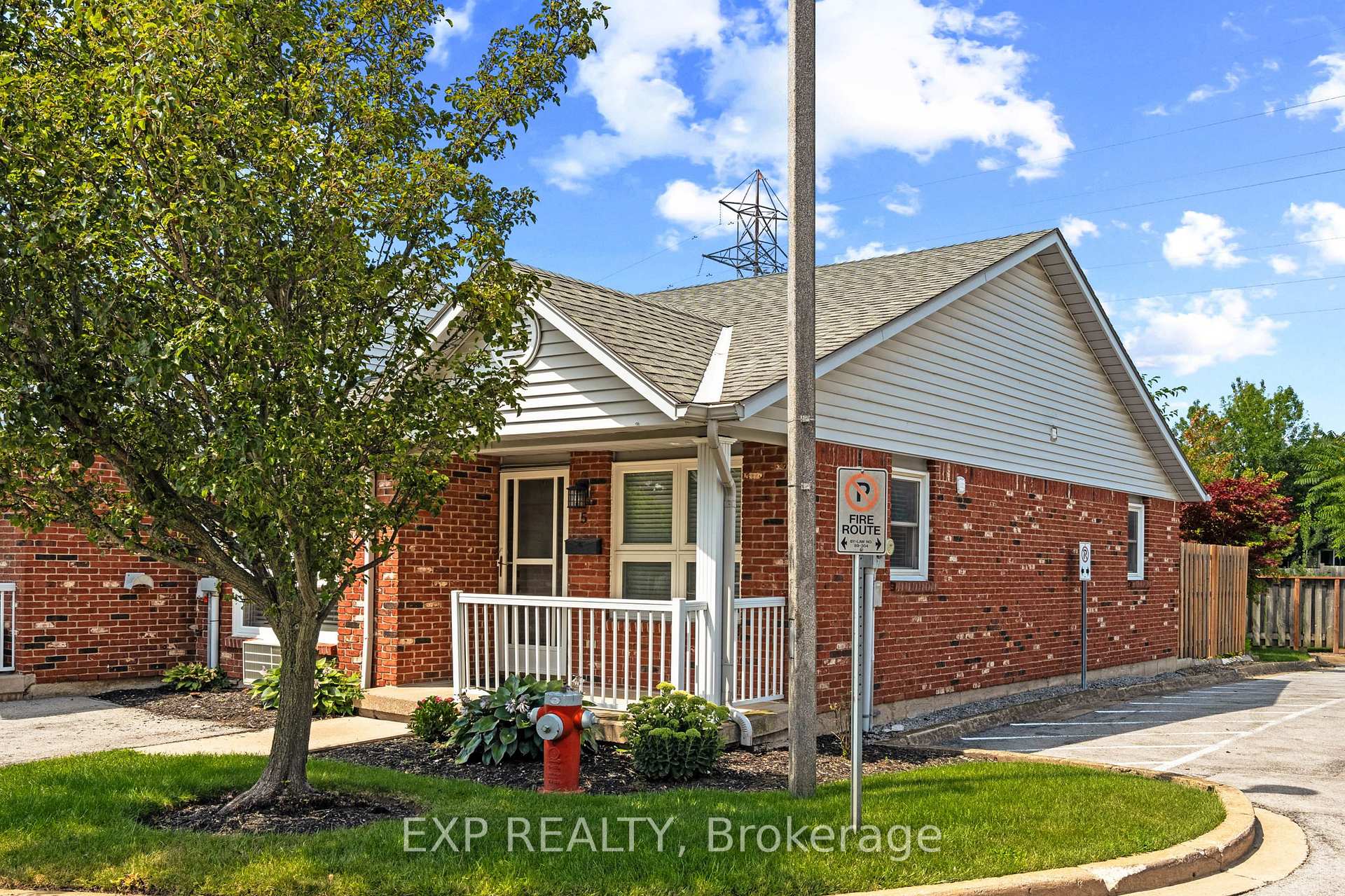 Photo 3 of Unit 5, 226 Vansickle Road, St. Catharines, Rykert/Vansickle — HOMEH