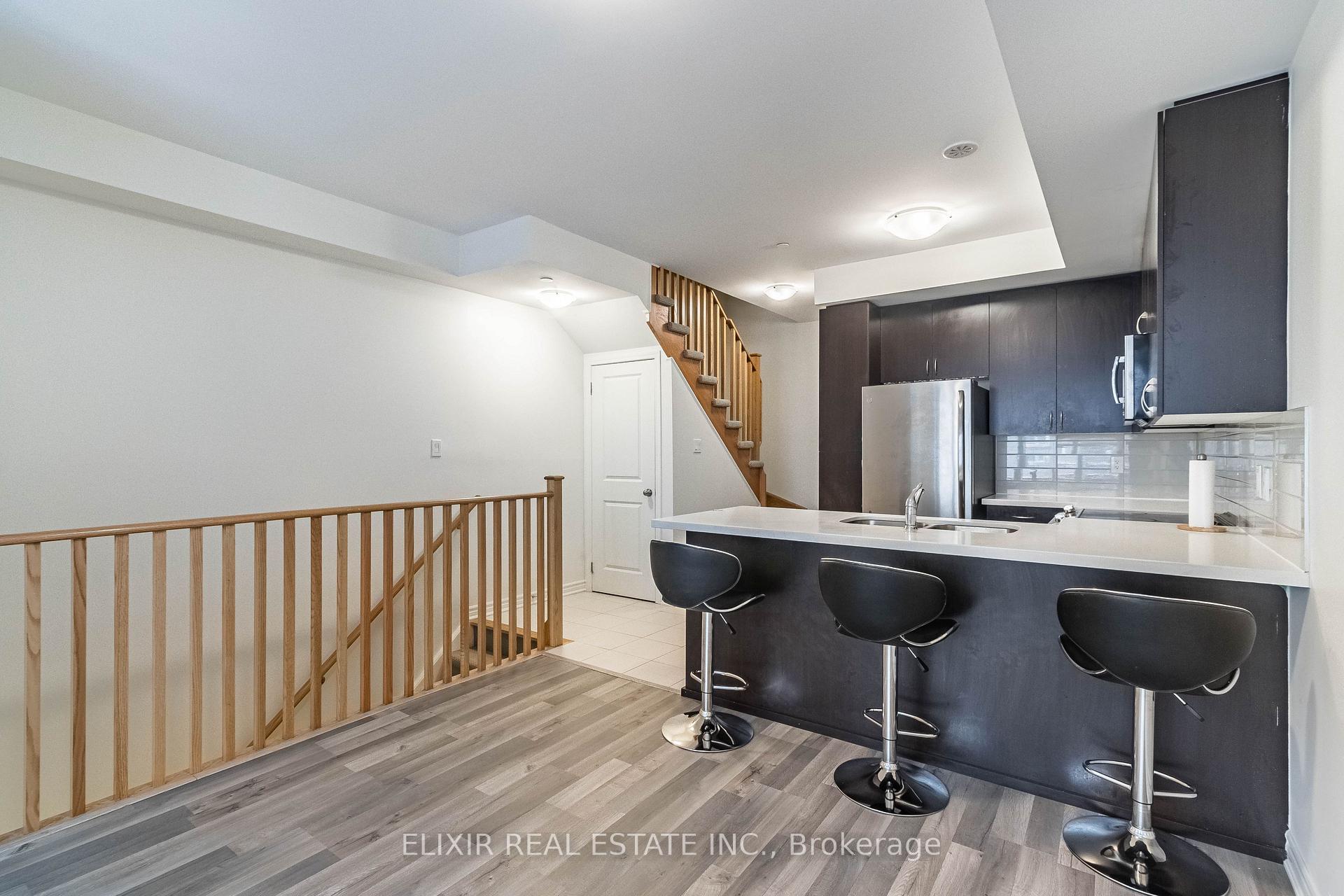 Photo 3 of Unit 13, 2285 Mcnab Lane, Mississauga, Clarkson — HOMEH