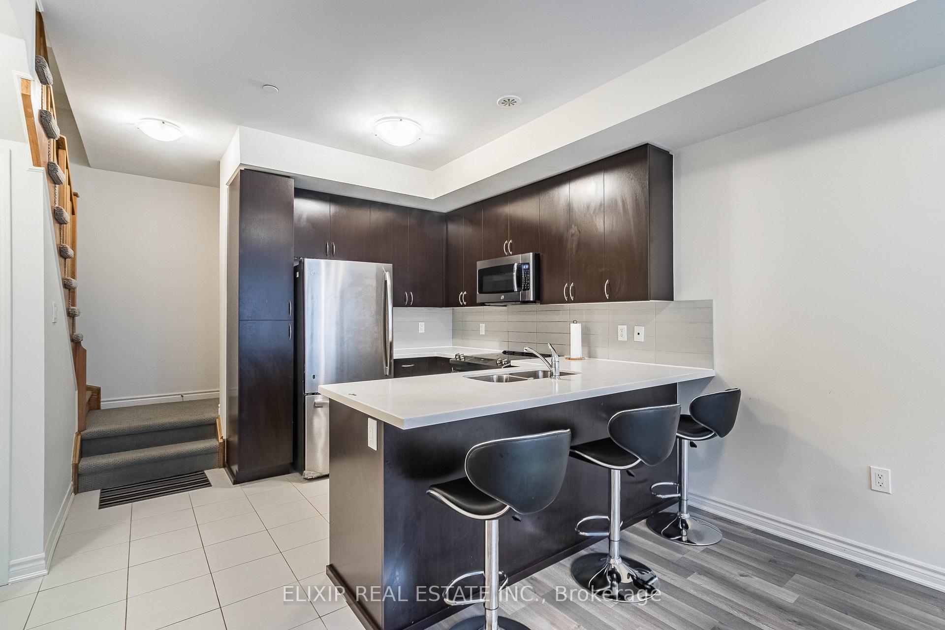 Photo 4 of Unit 13, 2285 Mcnab Lane, Mississauga, Clarkson — HOMEH