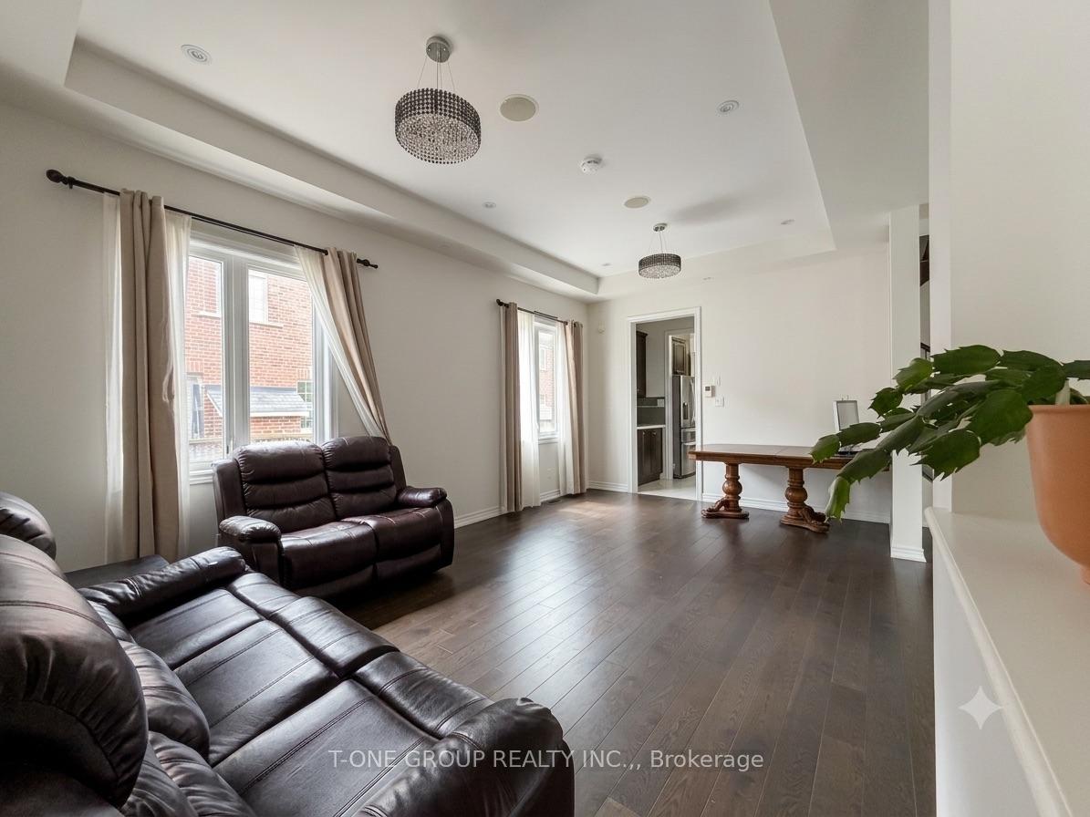 Photo 5 of 82 Fred Mclaren Boulevard, Markham, Wismer — HOMEH