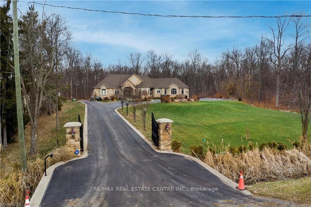Photo 4 of 340 Golf Club Road, Hamilton, Rural Glanbrook — HOMEH