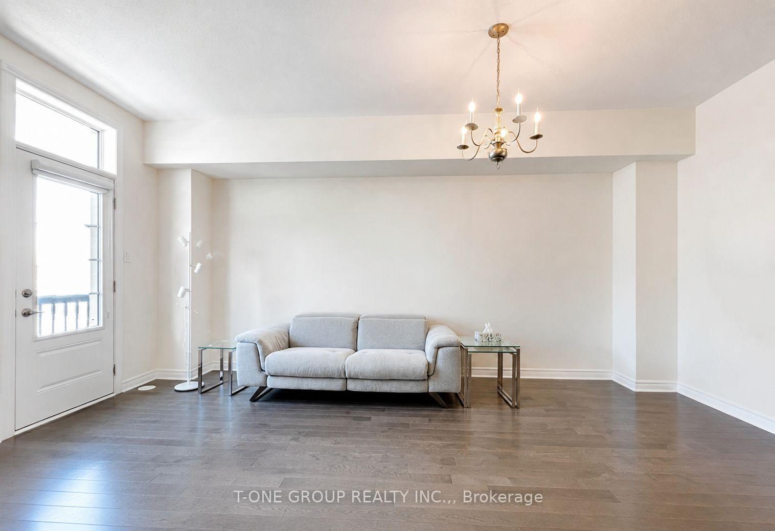 Photo 3 of 58 Campobello Street, Vaughan, Patterson — HOMEH