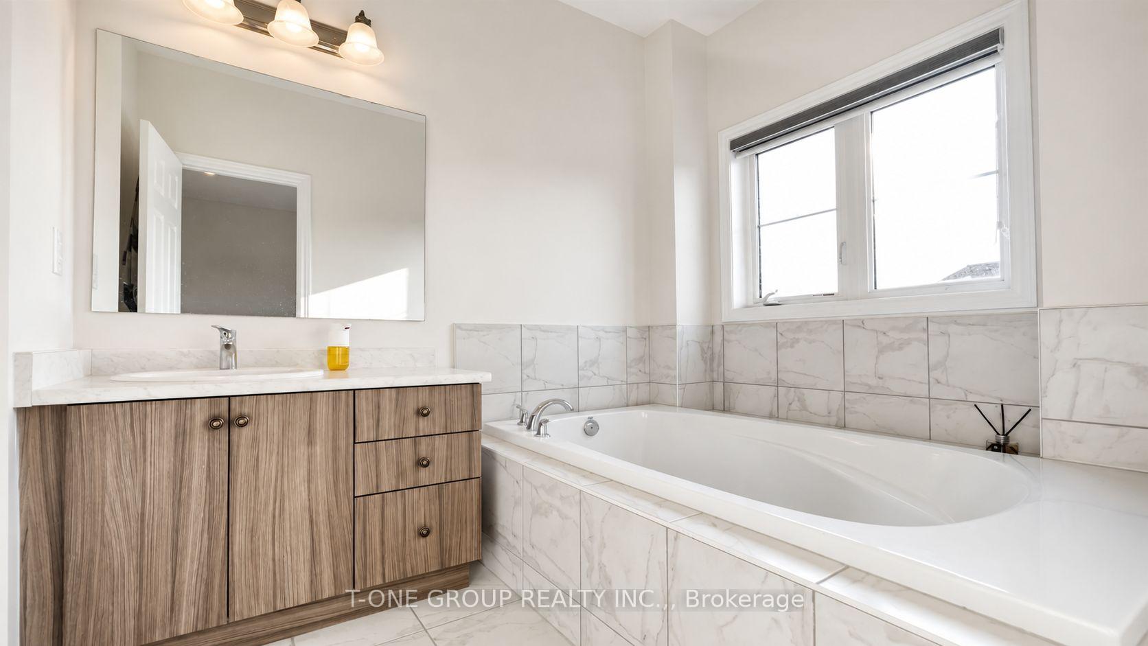 Photo 11 of 58 Campobello Street, Vaughan, Patterson — HOMEH