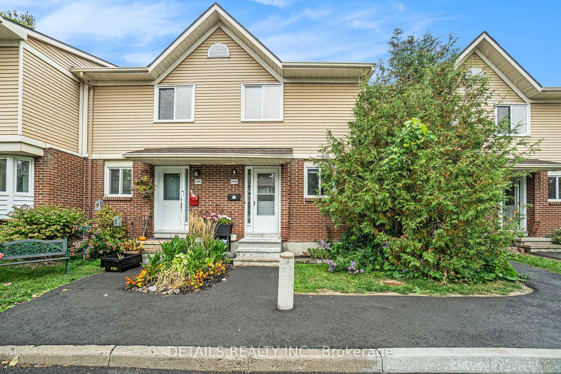 Photo 1 of 144D Valley Stream Drive, Ottawa, Leslie Park — HOMEH