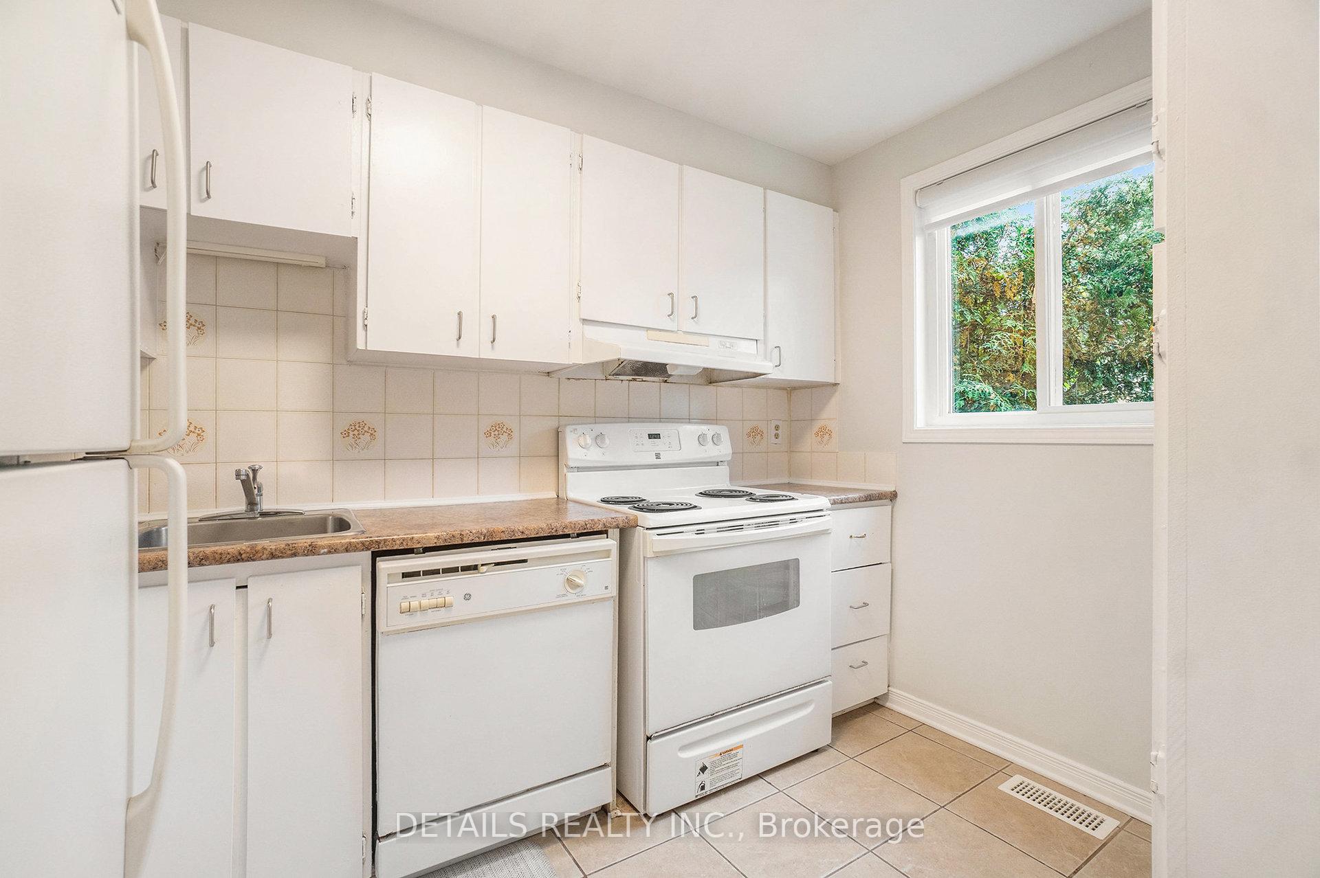 Photo 4 of 144D Valley Stream Drive, Ottawa, Leslie Park — HOMEH