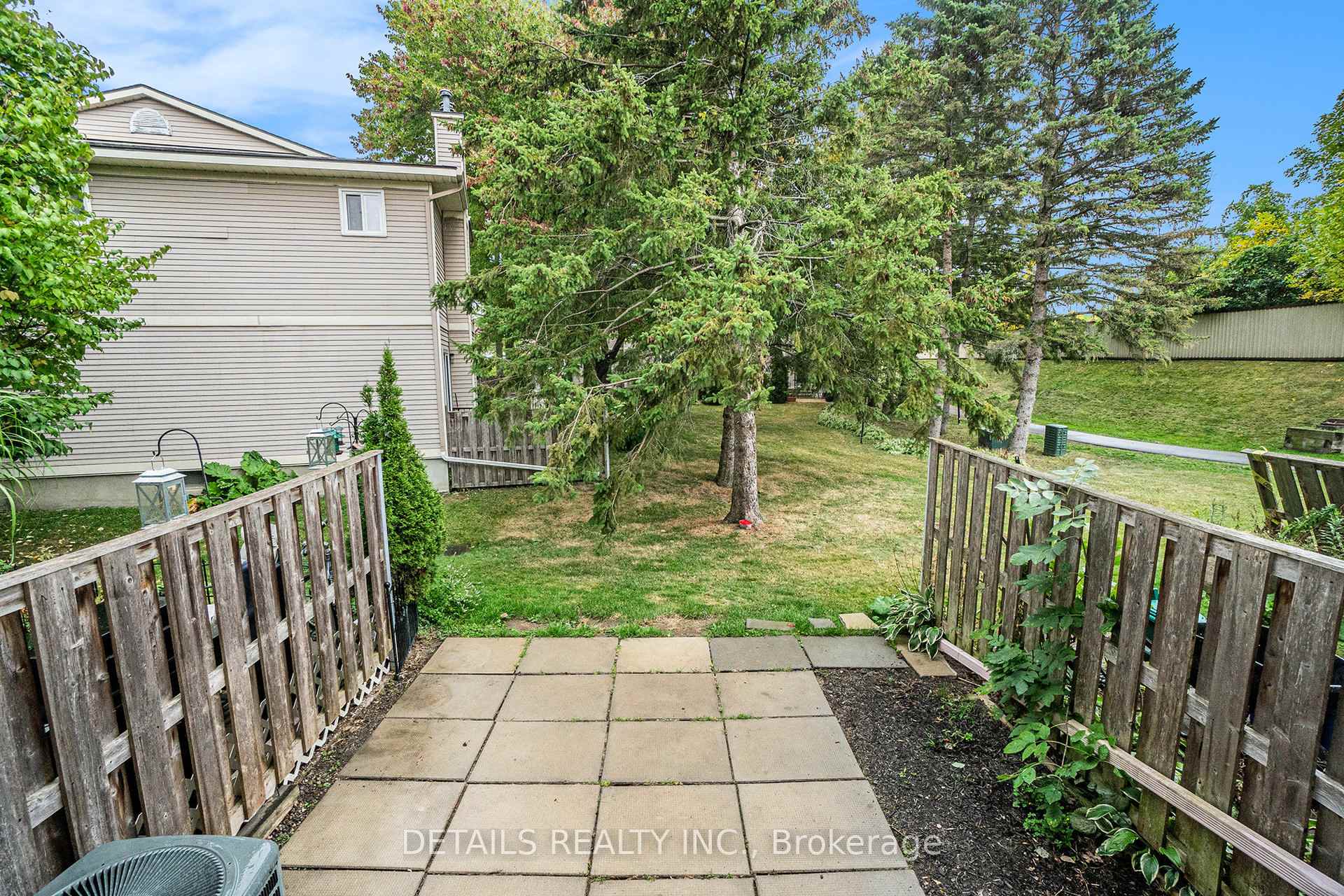 Photo 6 of 144D Valley Stream Drive, Ottawa, Leslie Park — HOMEH